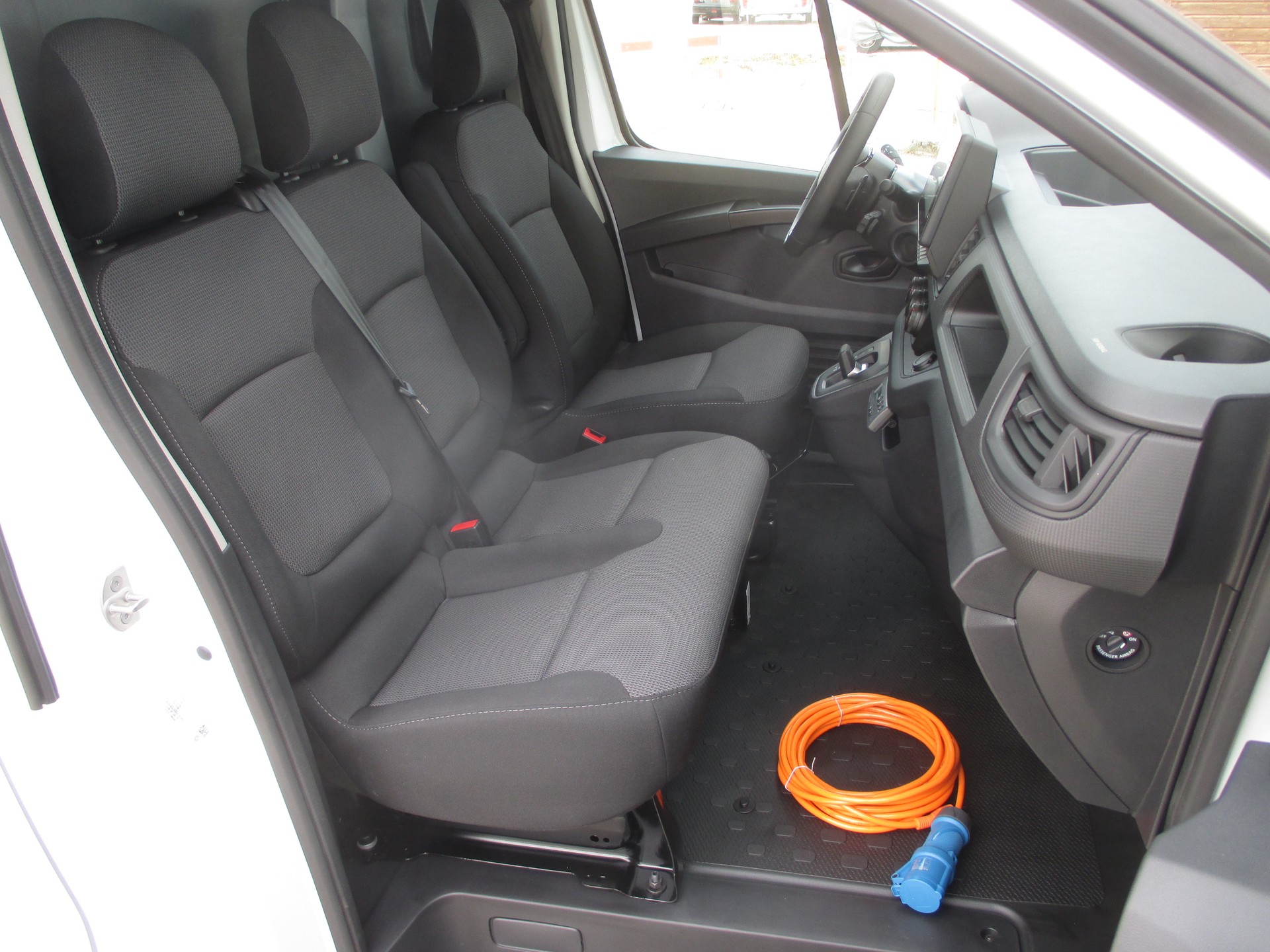 RENAULT Fourgon 3.0 T L1 H1 2.0 150 CV-image-11