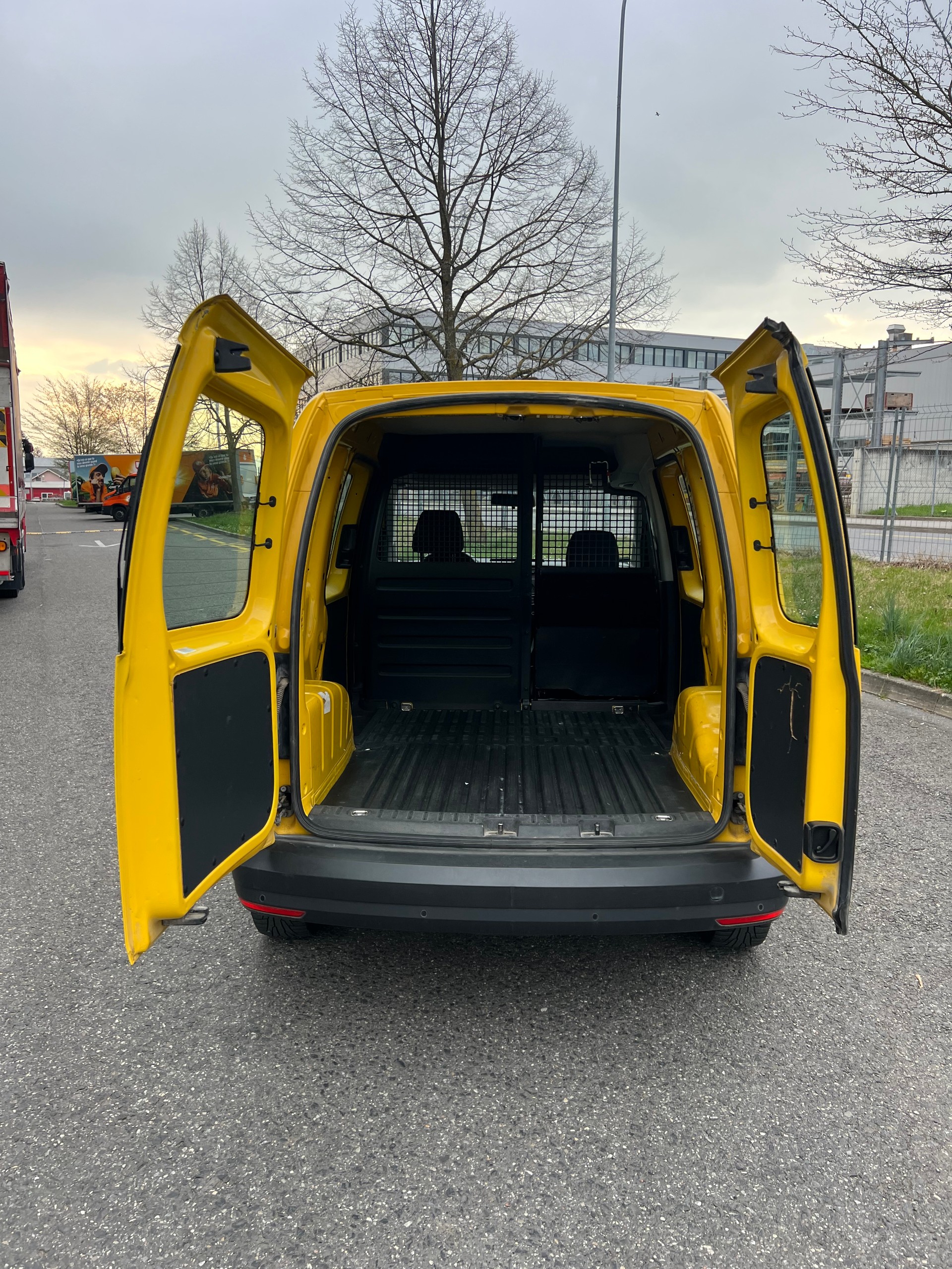 VW Caddy 2.0TDI 4Motion BlueMotion Technology-image-15