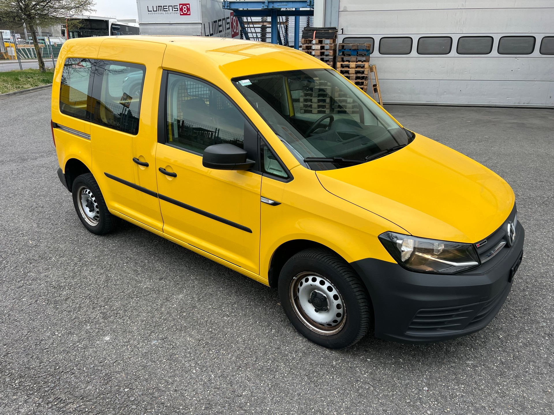 VW Caddy 2.0TDI 4Motion BlueMotion Technology-image-7