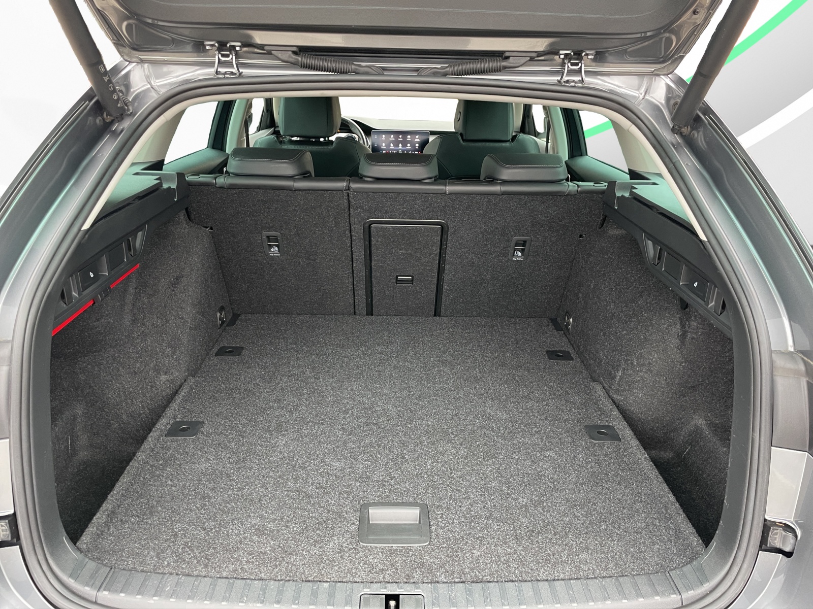 SKODA Octavia Combi 2.0 TDI DSG Style 4x4-image-14