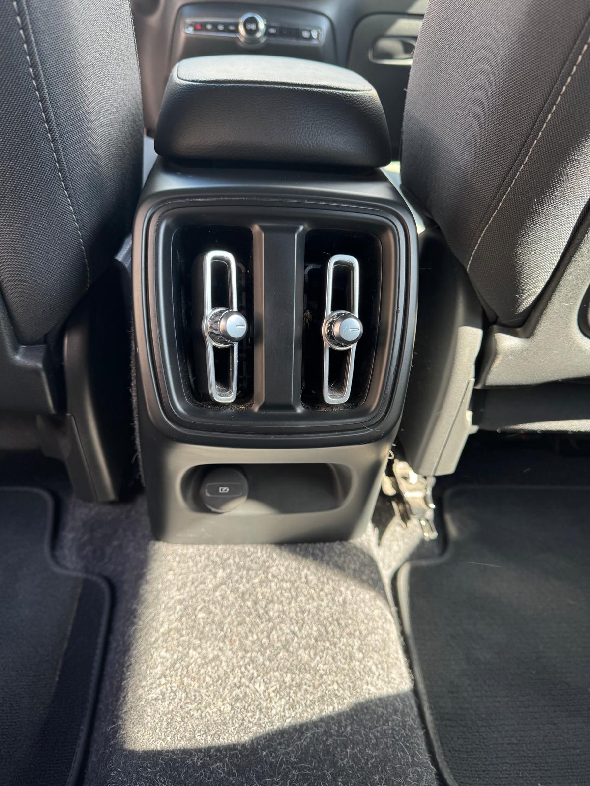 VOLVO XC40 B4 Benzin Mild Hybrid AWD Momentum Geartronic-image-8
