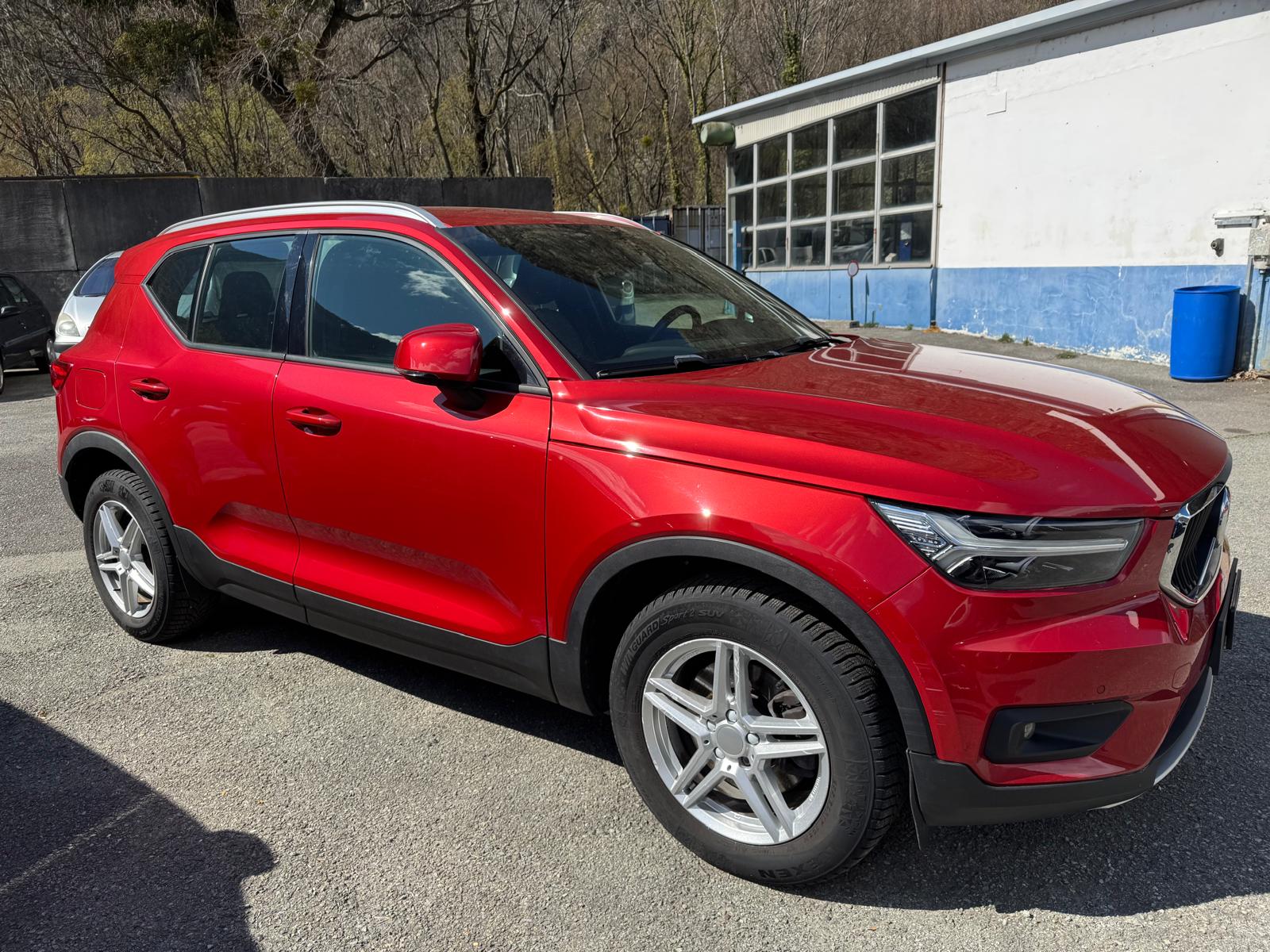 VOLVO XC40 B4 Benzin Mild Hybrid AWD Momentum Geartronic-image-1