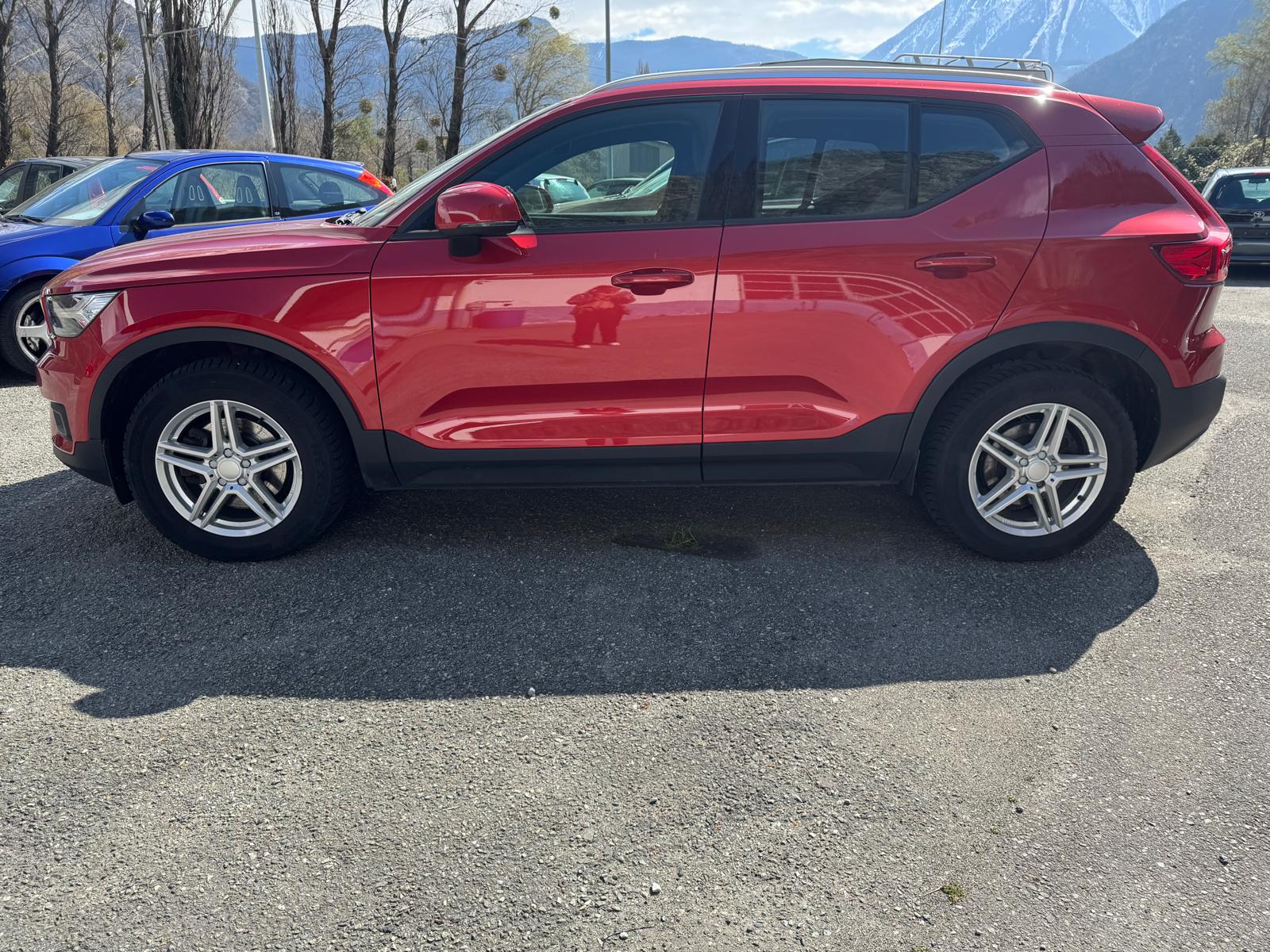 VOLVO XC40 B4 Benzin Mild Hybrid AWD Momentum Geartronic-image-2