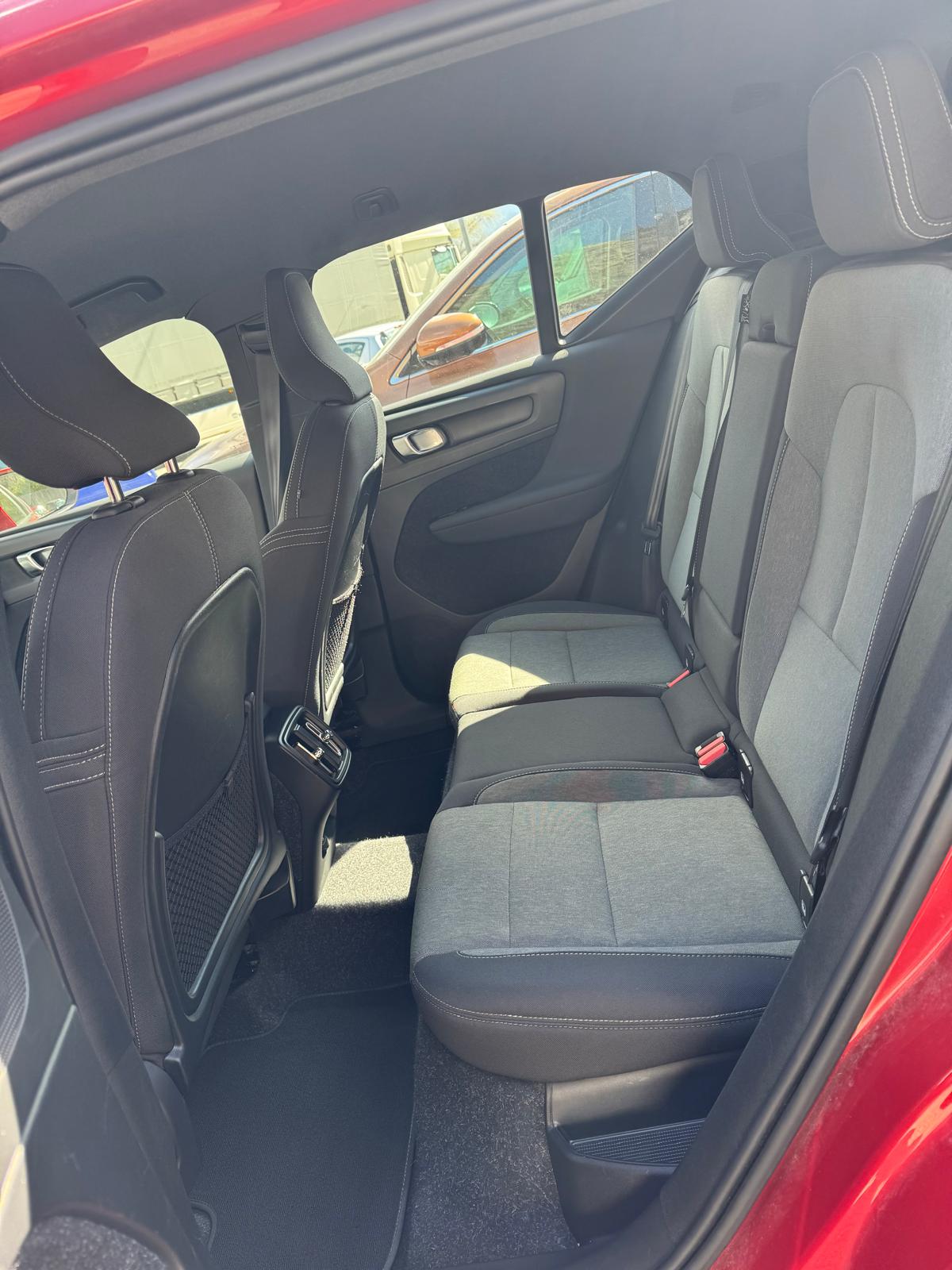 VOLVO XC40 B4 Benzin Mild Hybrid AWD Momentum Geartronic-image-7