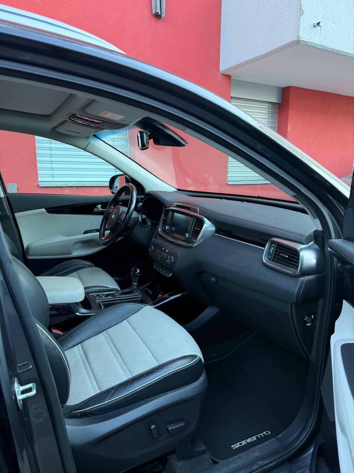 KIA Sorento 2.2 CRDI Style 7P. Automatic-image-6