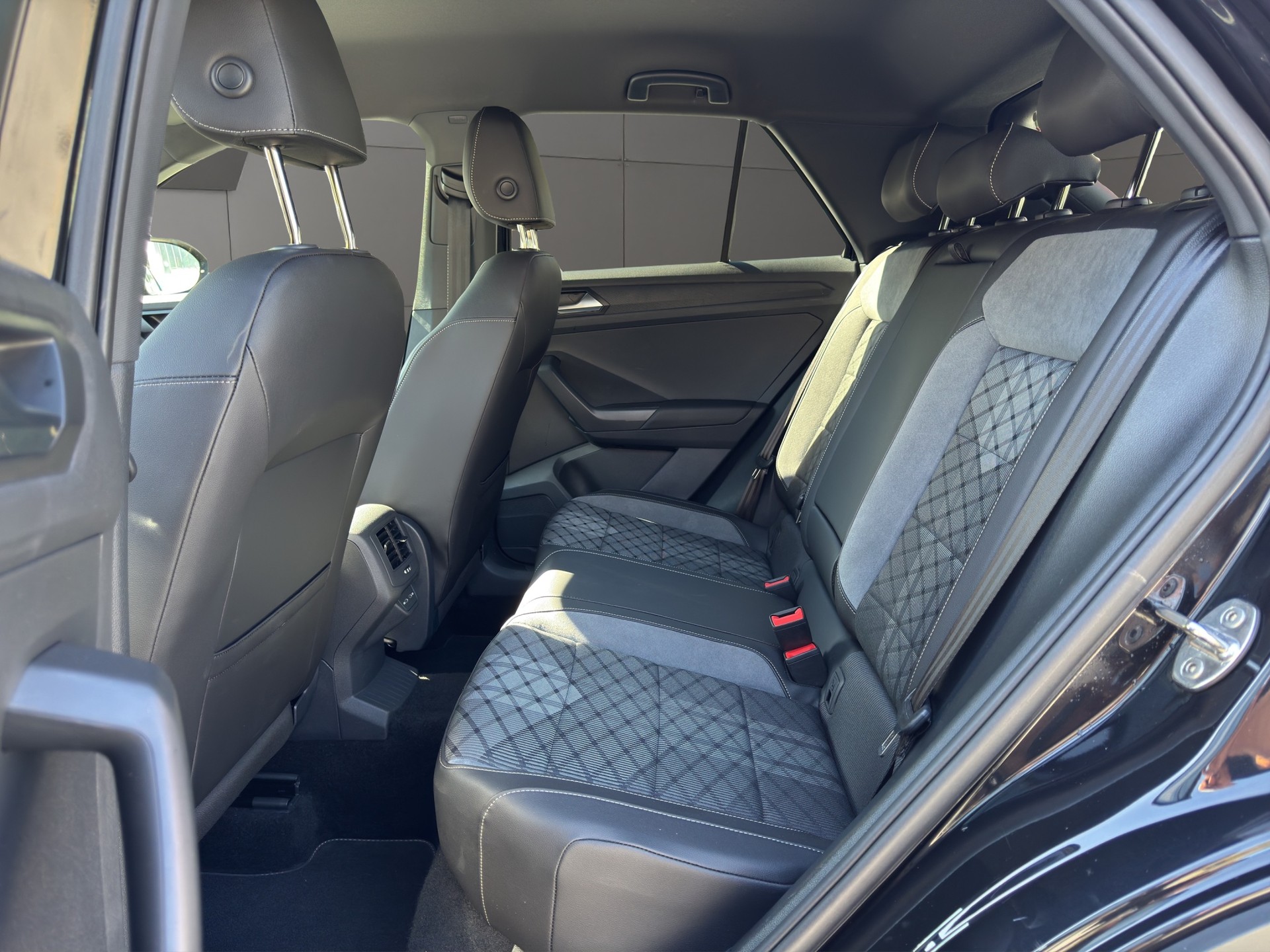 VW T-Roc 1.5 TSI EVO R-Line DSG-image-12