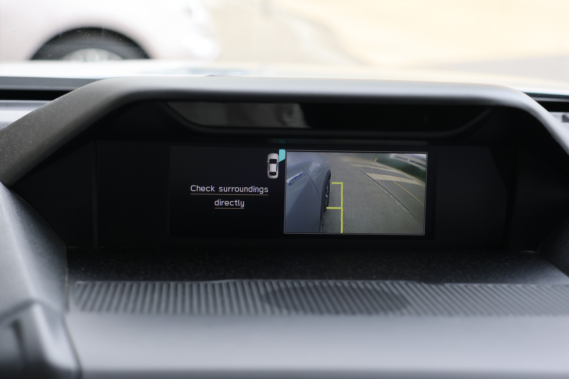 SUBARU Forester 2.0i e-Boxer Swiss Plus Lineartronic-image-28