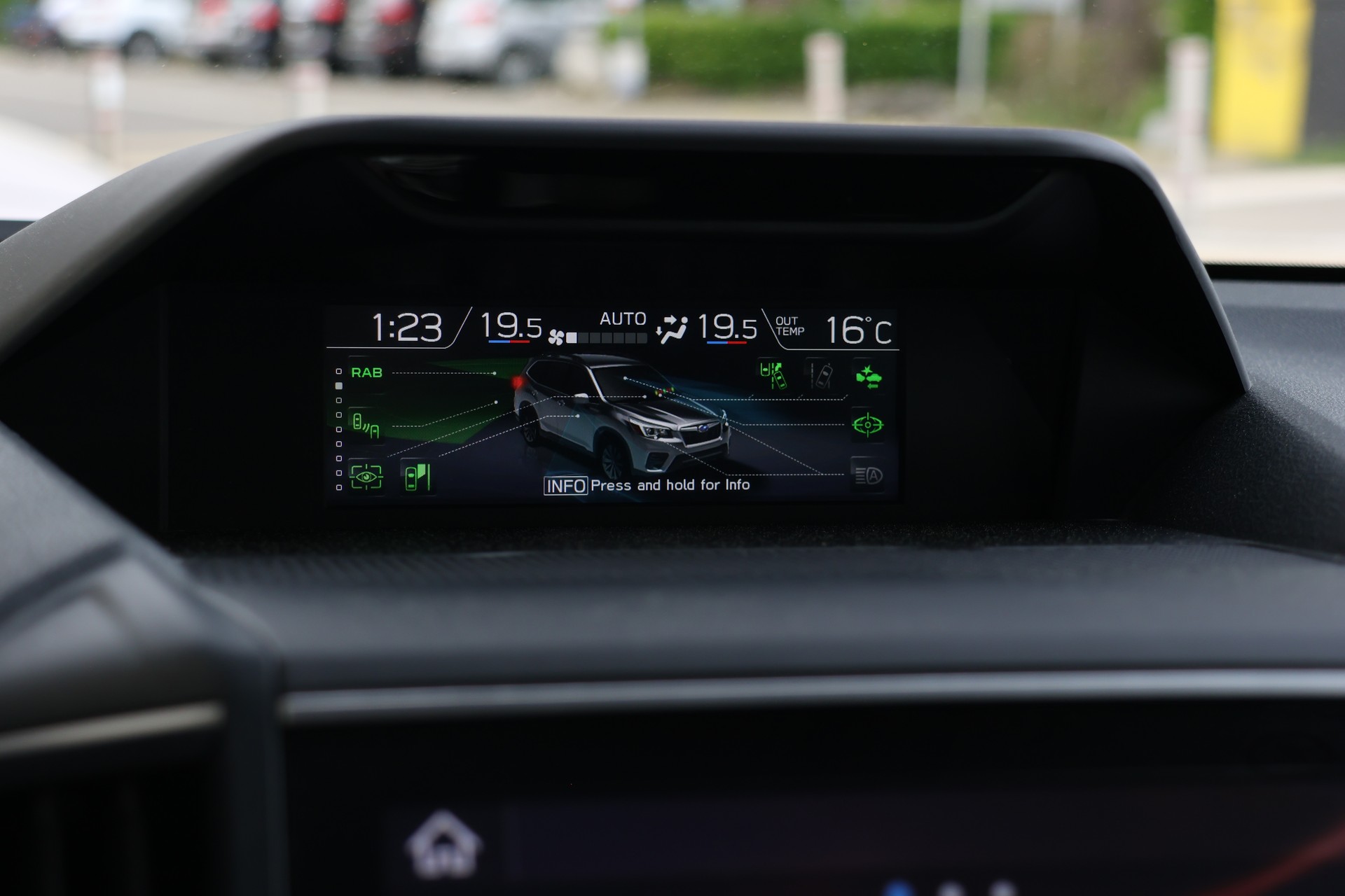 SUBARU Forester 2.0i e-Boxer Swiss Plus Lineartronic-image-25