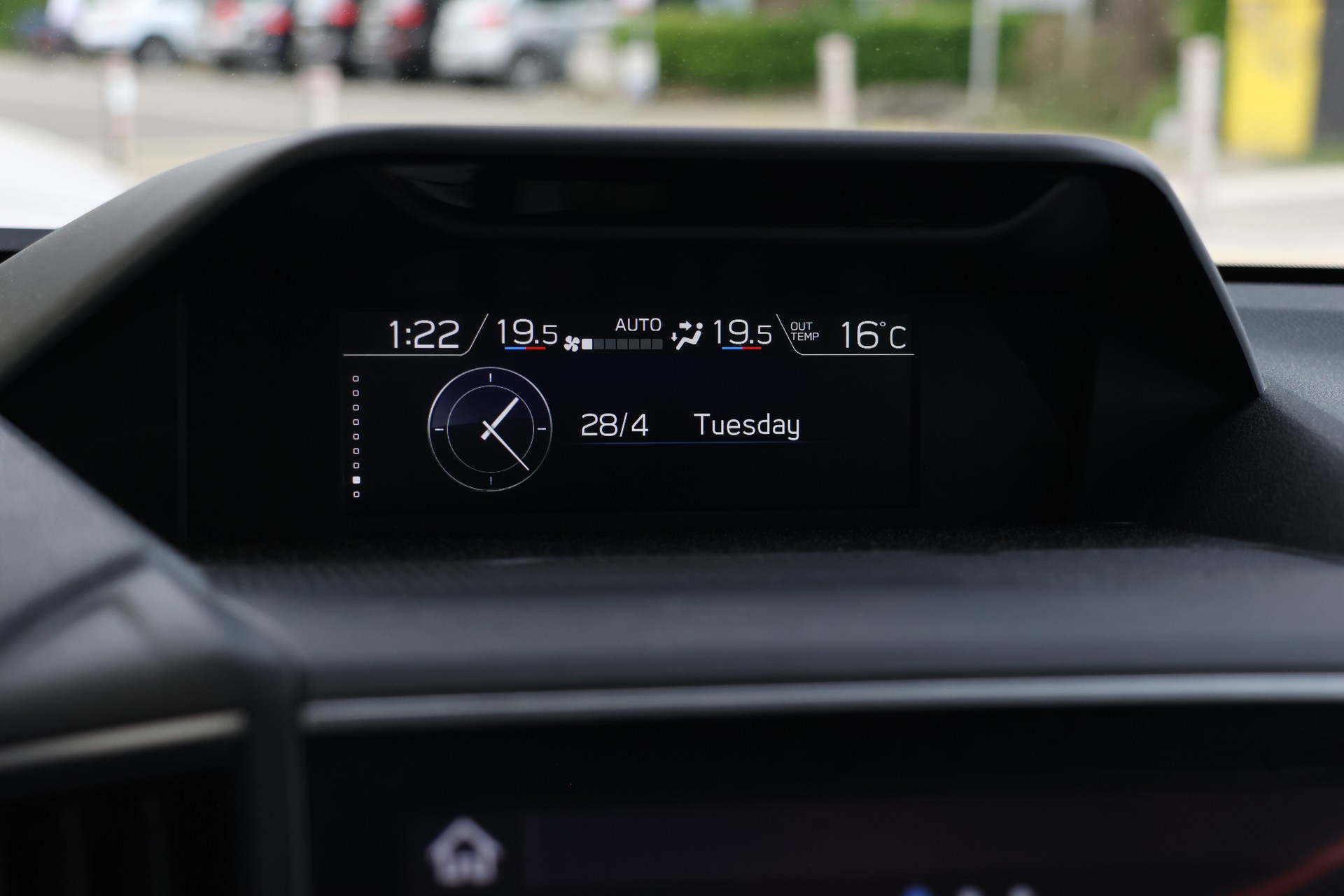 SUBARU Forester 2.0i e-Boxer Swiss Plus Lineartronic-image-24