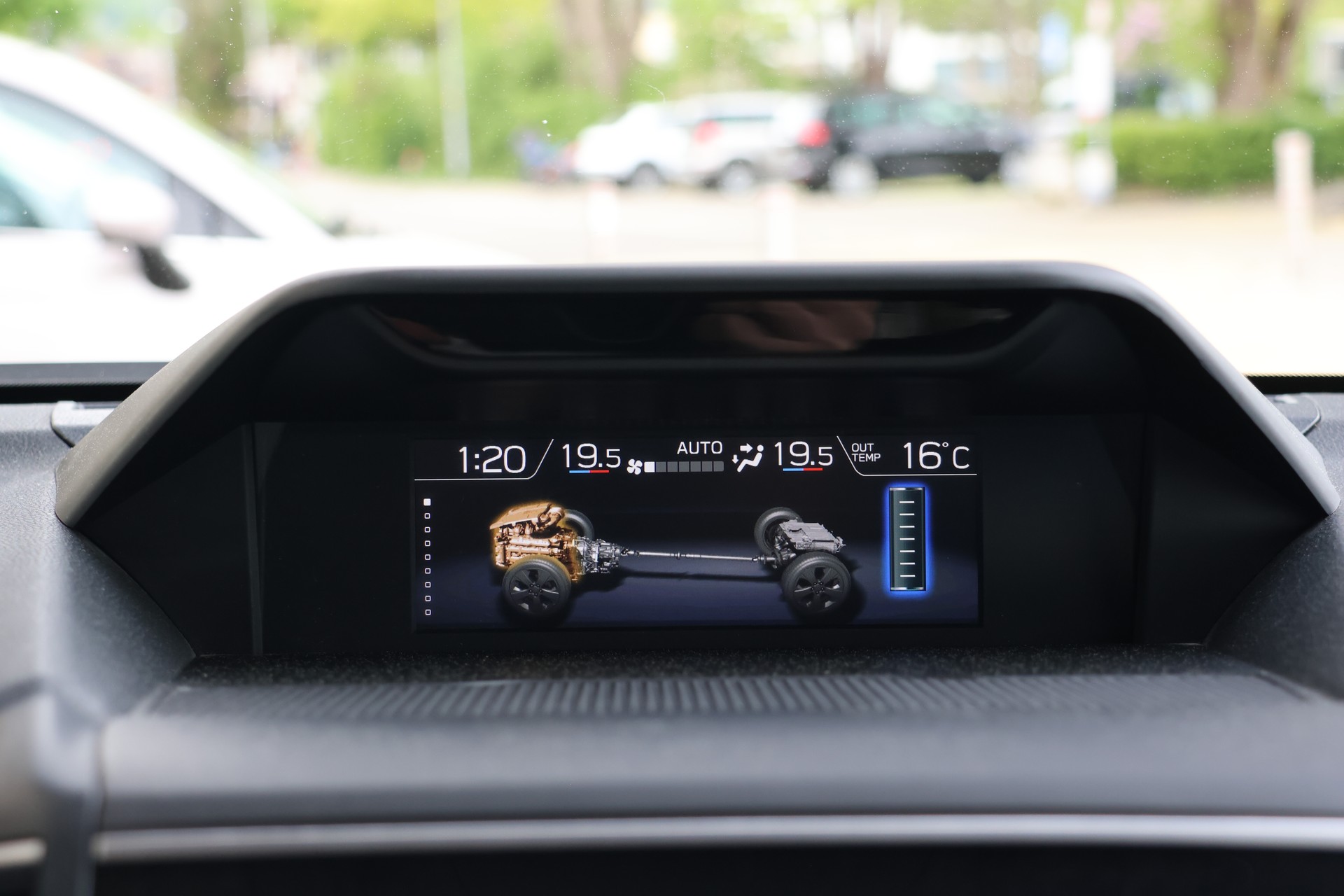 SUBARU Forester 2.0i e-Boxer Swiss Plus Lineartronic-image-16