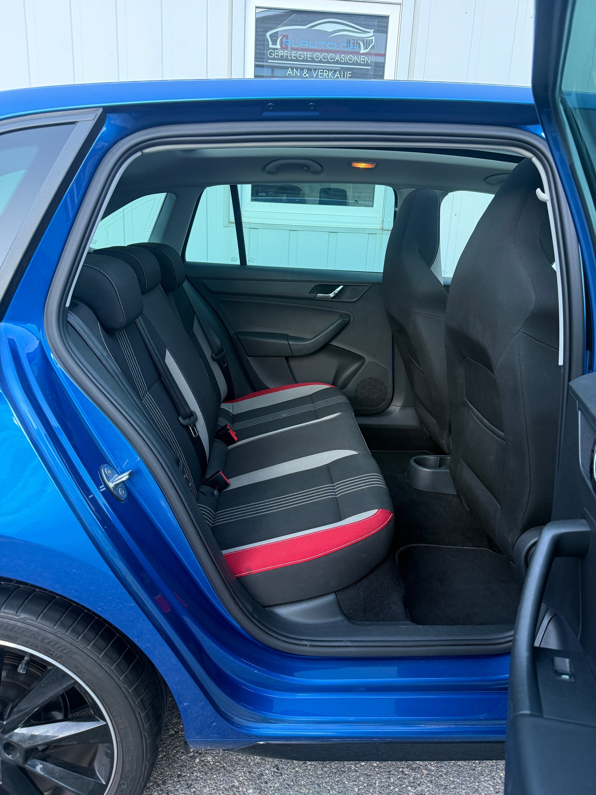 SKODA Rapid Spaceback 1.2 TSI Monte Carlo *PANORAMADACH*DAB*NAVI*BLUETOOTH*MFK FRISCH*-image-16