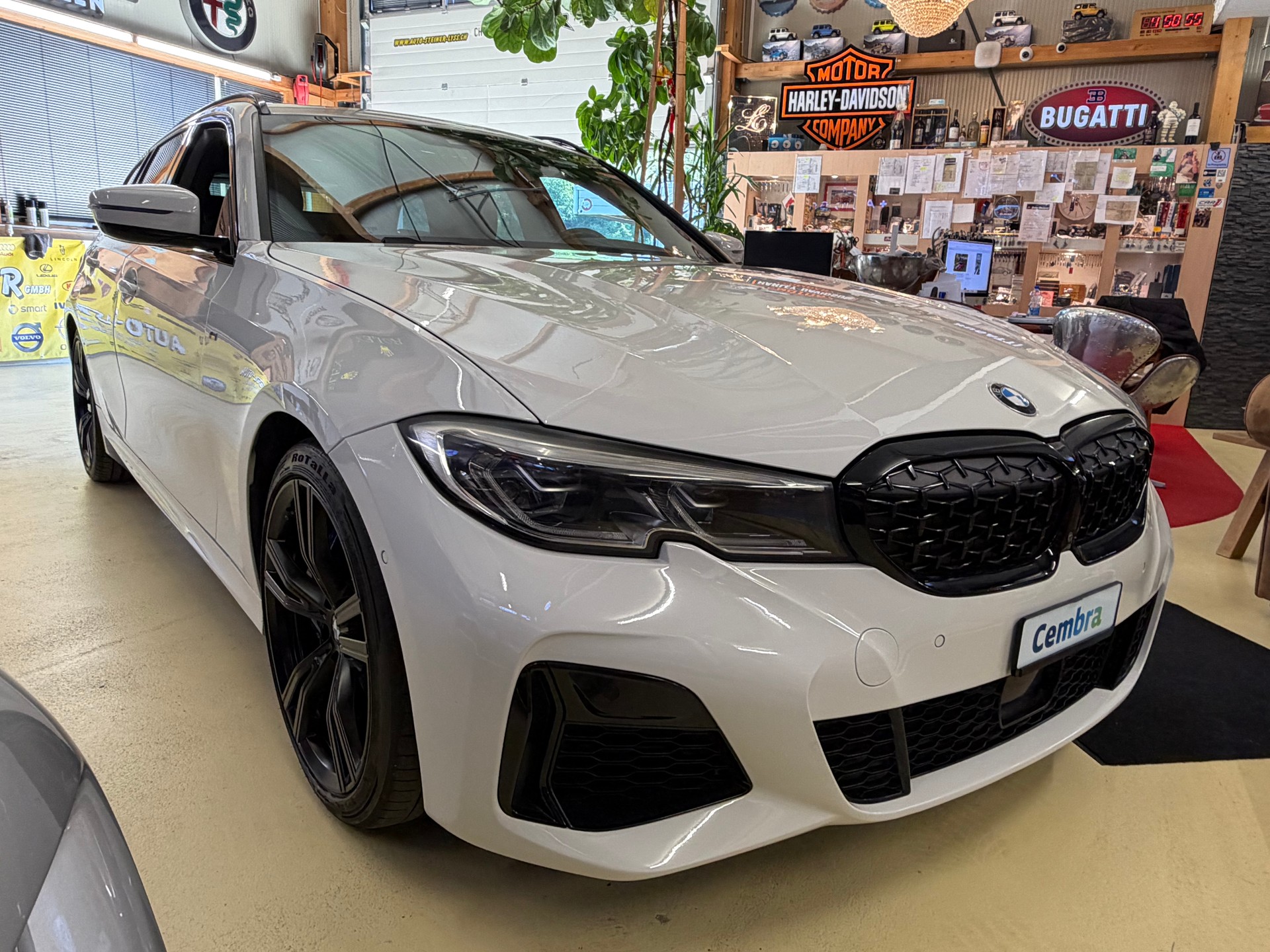 BMW "M340i X-DRIVE KOMBI M-SPORT" BMW GARANTIE !! AB MFK AB SERVICE MIT AHK 1800 KG ZUGLAST. KM 61`000. TOP AUSSTATTUNG !!-showroom-element-1