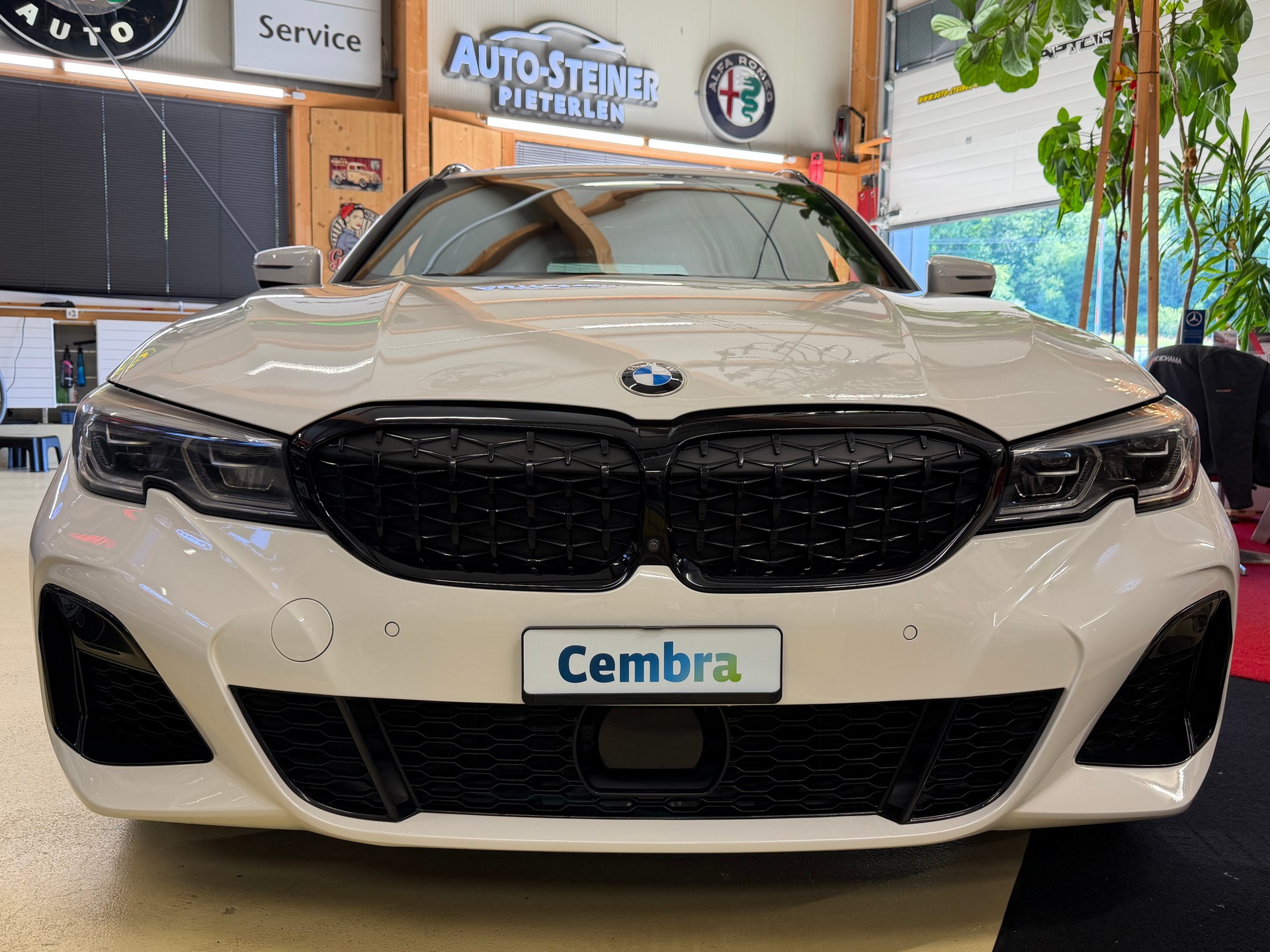 BMW "M340i X-DRIVE KOMBI M-SPORT" BMW GARANTIE !! AB MFK AB SERVICE MIT AHK 1800 KG ZUGLAST. KM 61`000. TOP AUSSTATTUNG !!-showroom-element-2