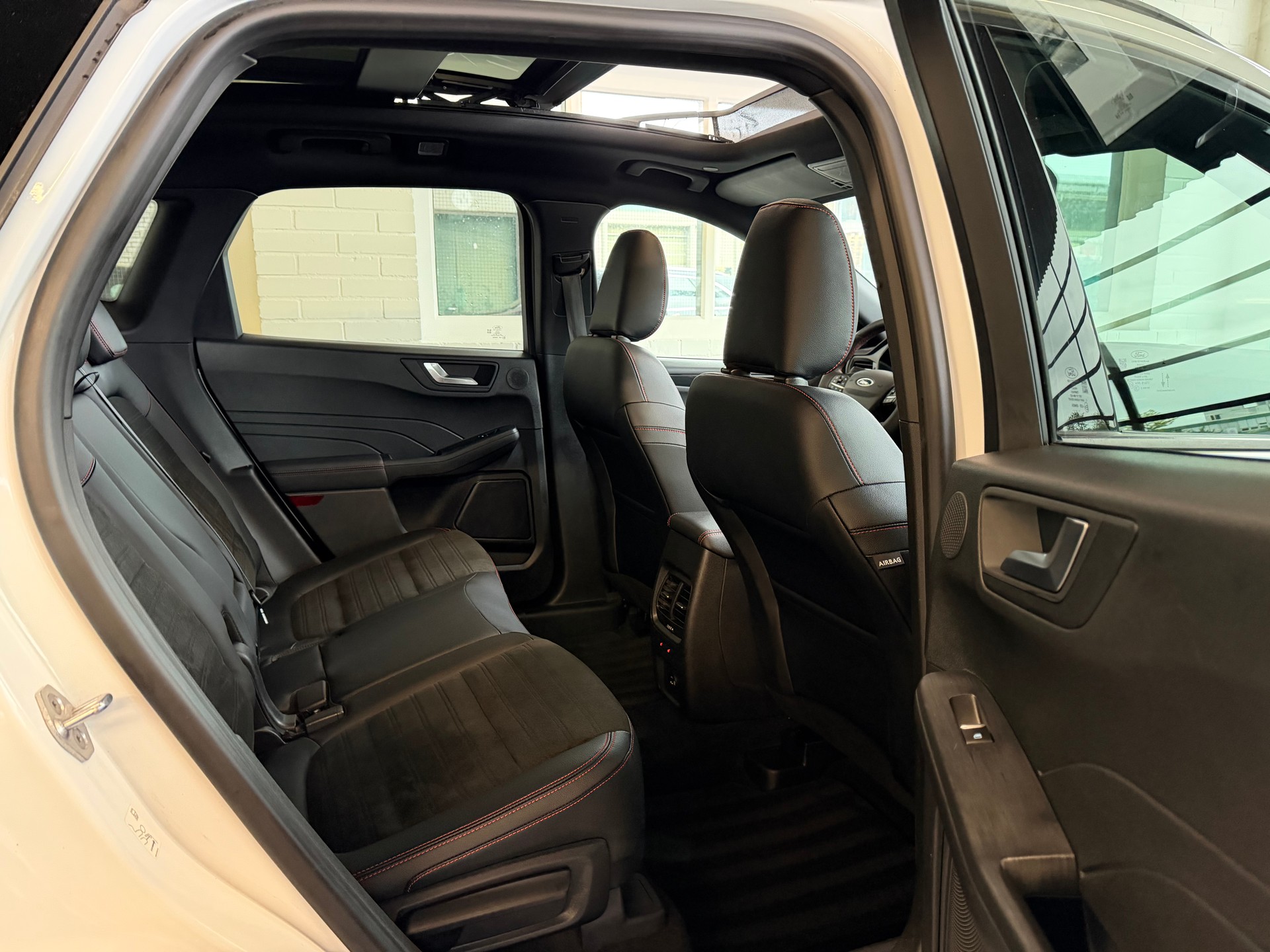 FORD Kuga 2.5 FHEV ST-Line X 4WD 4X4 190 PS-image-9