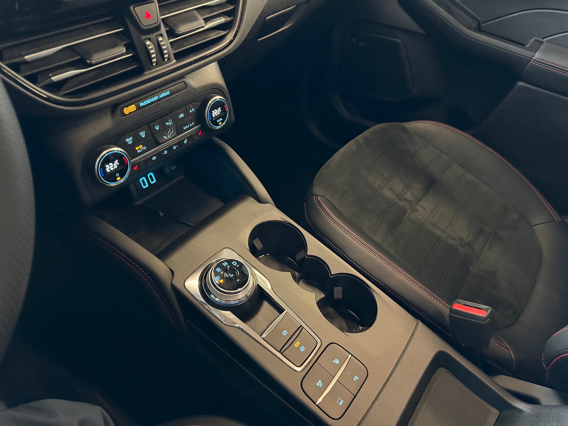 FORD Kuga 2.5 FHEV ST-Line X 4WD 4X4 190 PS-image-22