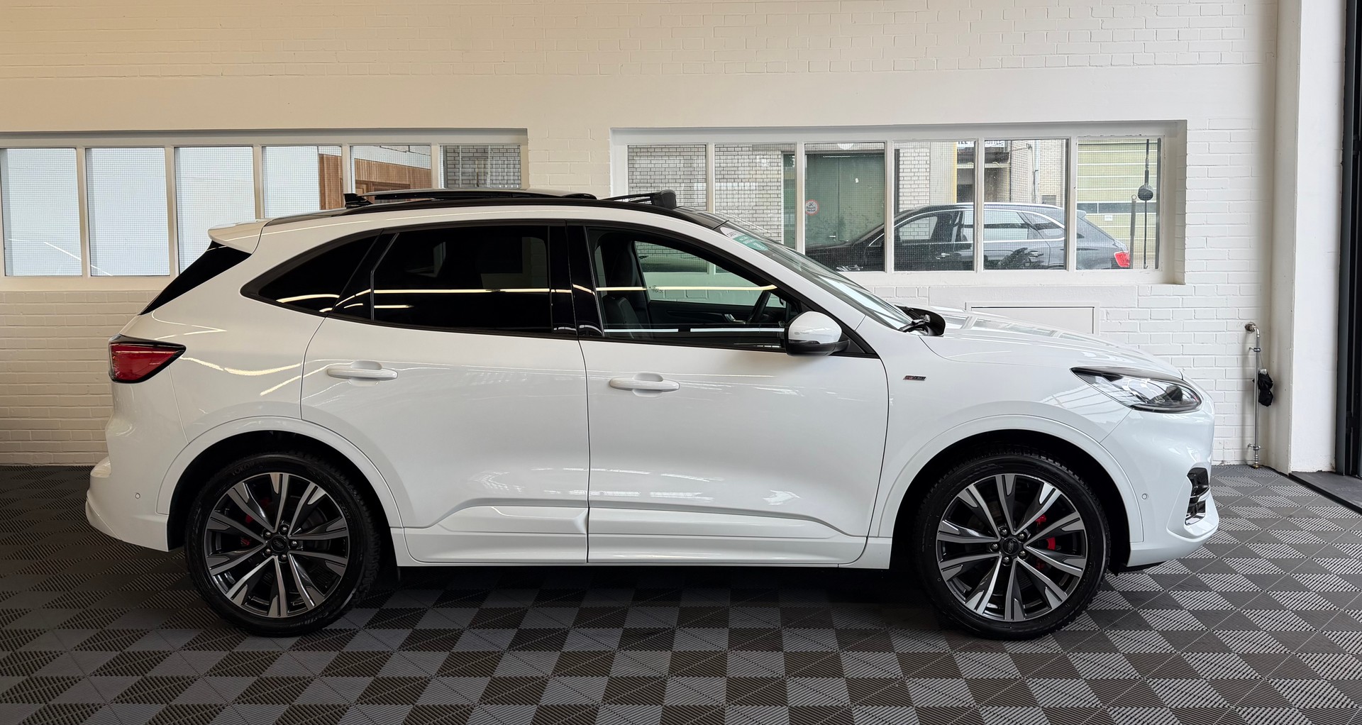 FORD Kuga 2.5 FHEV ST-Line X 4WD 4X4 190 PS-showroom-element-1
