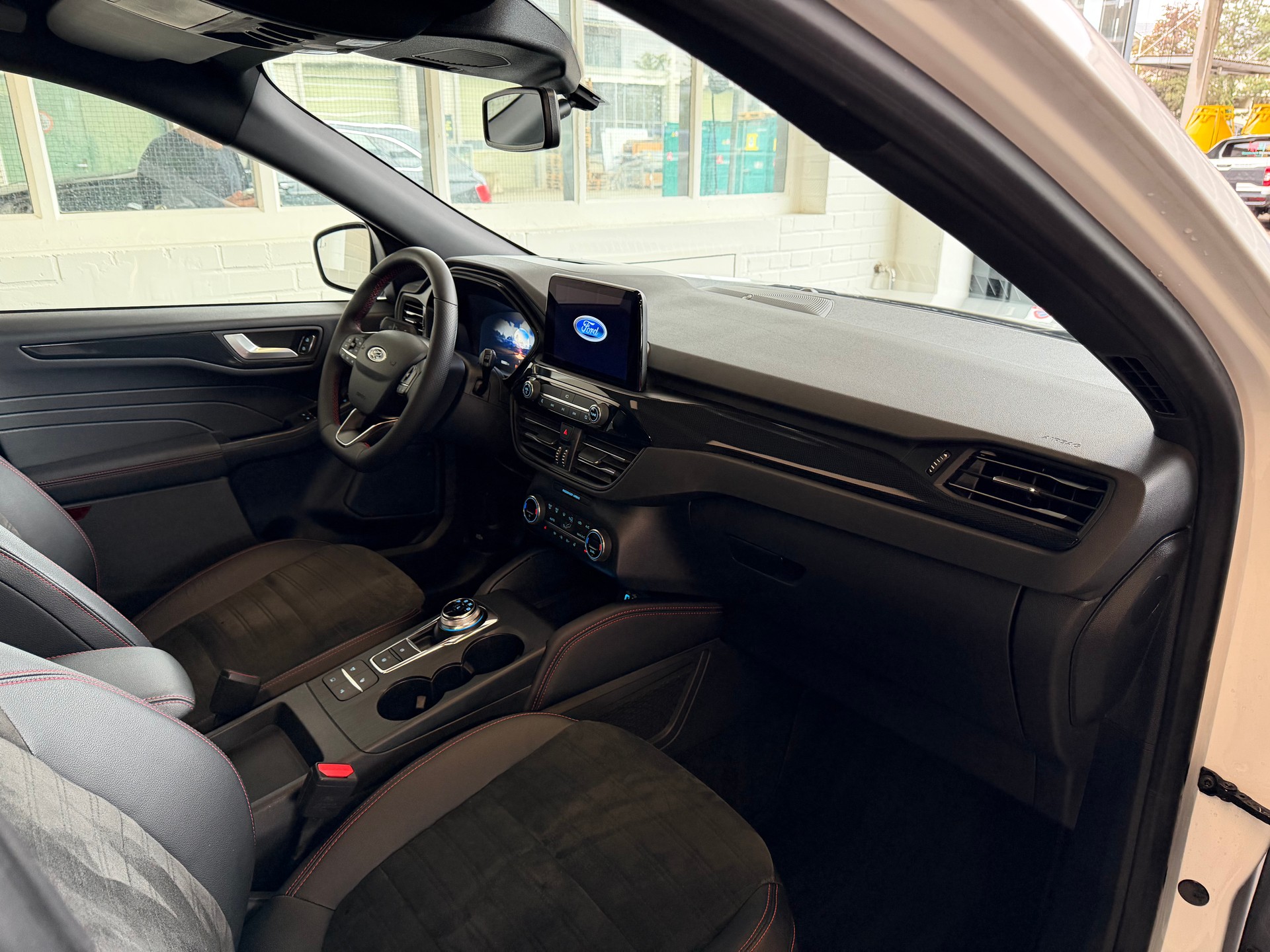 FORD Kuga 2.5 FHEV ST-Line X 4WD 4X4 190 PS-image-8
