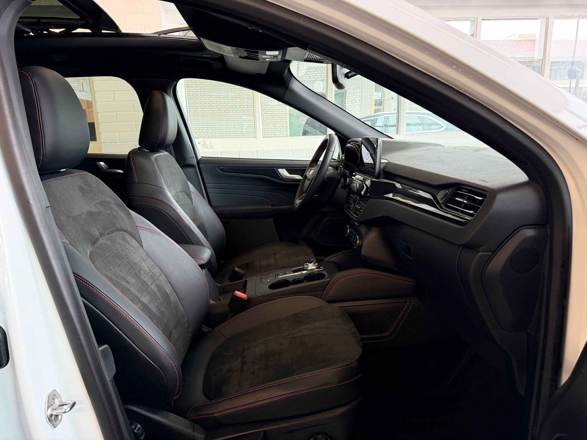 FORD Kuga 2.5 FHEV ST-Line X 4WD 4X4 190 PS-image-7