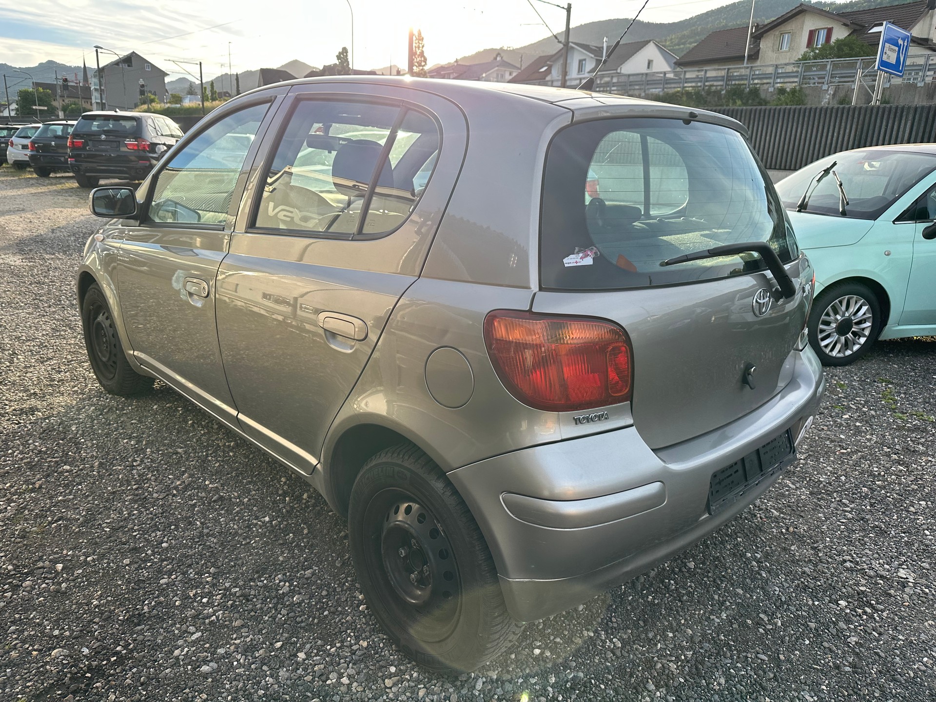 TOYOTA YARIS-image-3