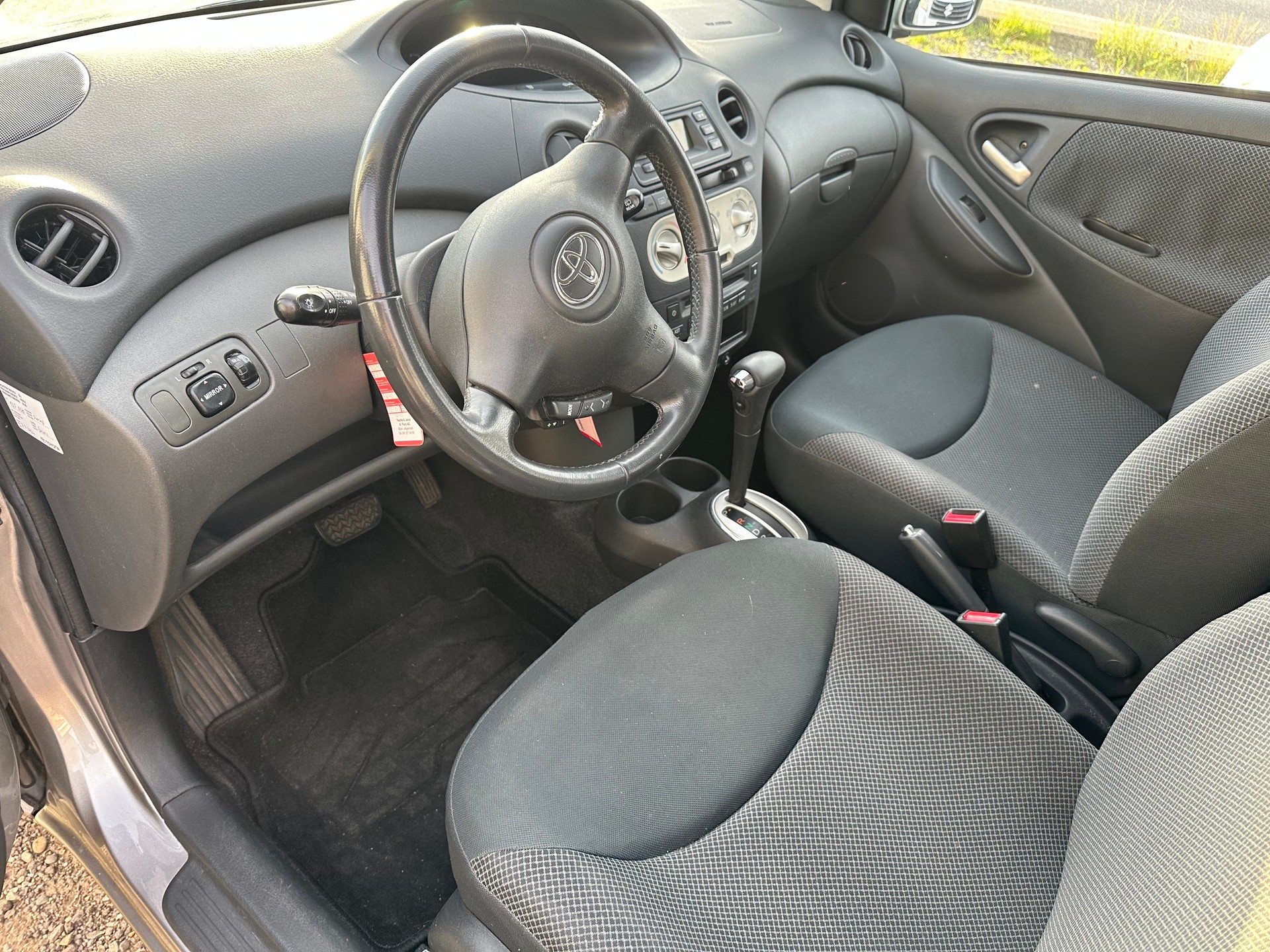TOYOTA YARIS-image-6