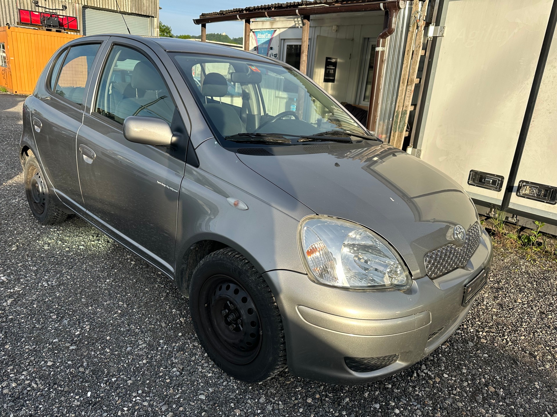 TOYOTA YARIS-image-1