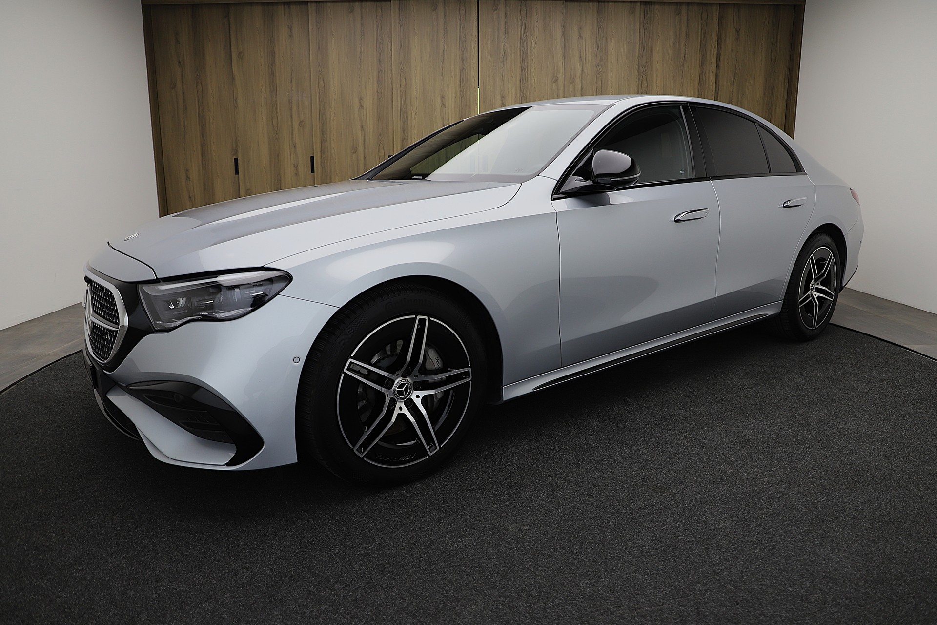 MERCEDES-BENZ E 220 d 9G-Tronic AMG Advance Plus und Night Paket