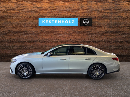 MERCEDES-BENZ E 300 e 9G-Tronic-showroom-element-3