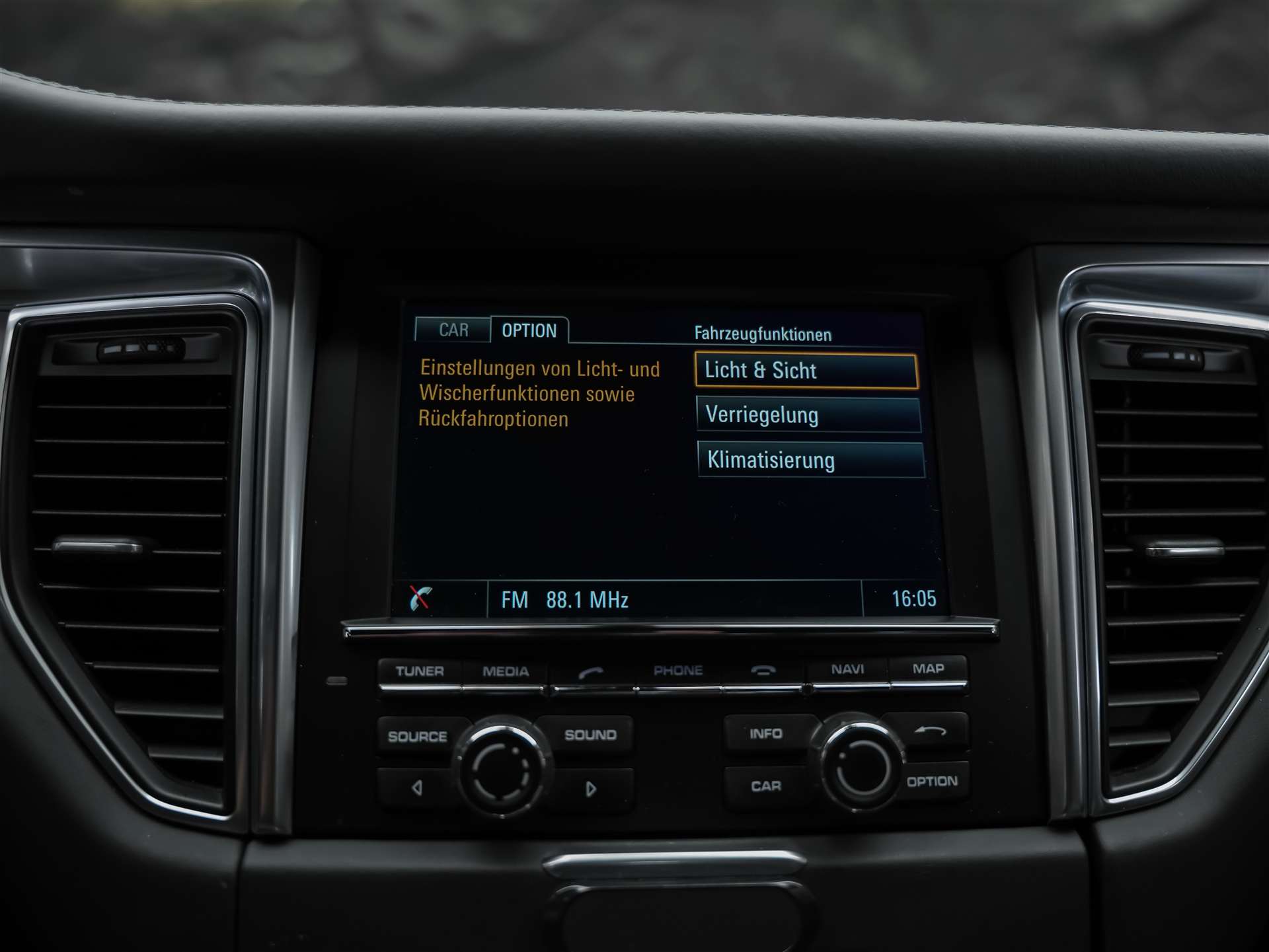 PORSCHE Macan 3.0 V6 S Diesel *Xenon-Scheinwerfer*Sitzheizung*Rückfahrkamera*-image-36