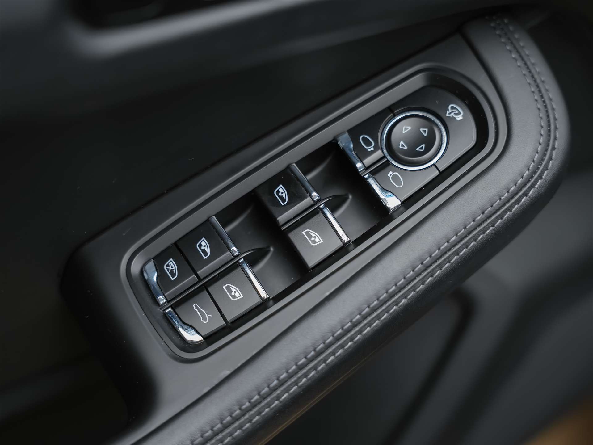 PORSCHE Macan 3.0 V6 S Diesel *Xenon-Scheinwerfer*Sitzheizung*Rückfahrkamera*-image-25