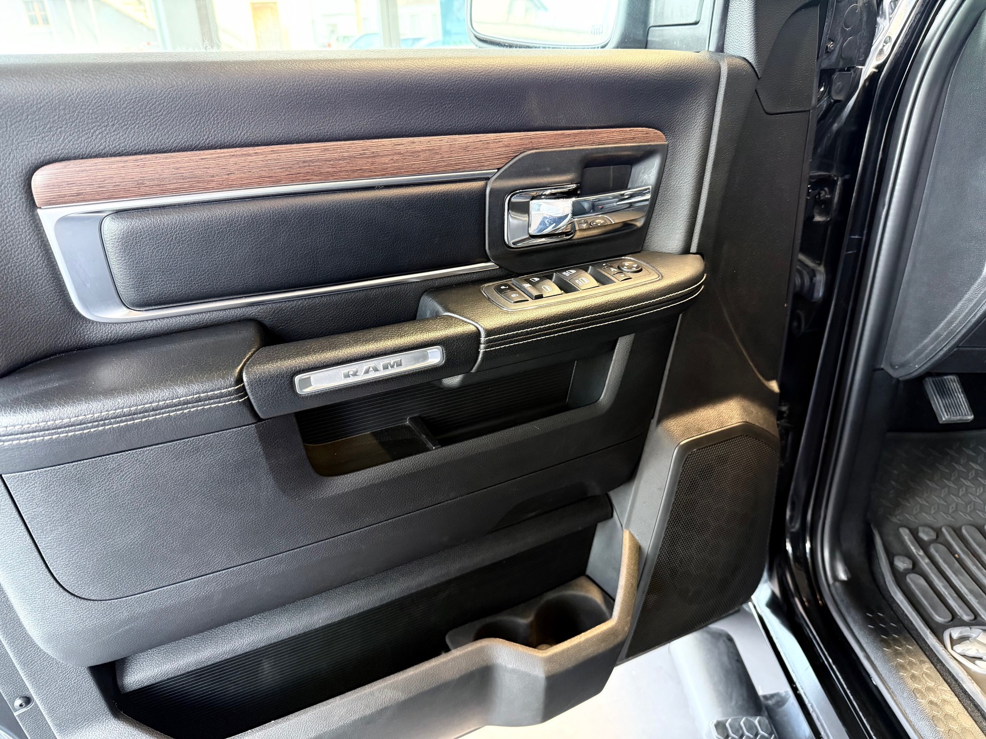 DODGE 1500 CREW CAB ** HEMI 5.7L **-image-10