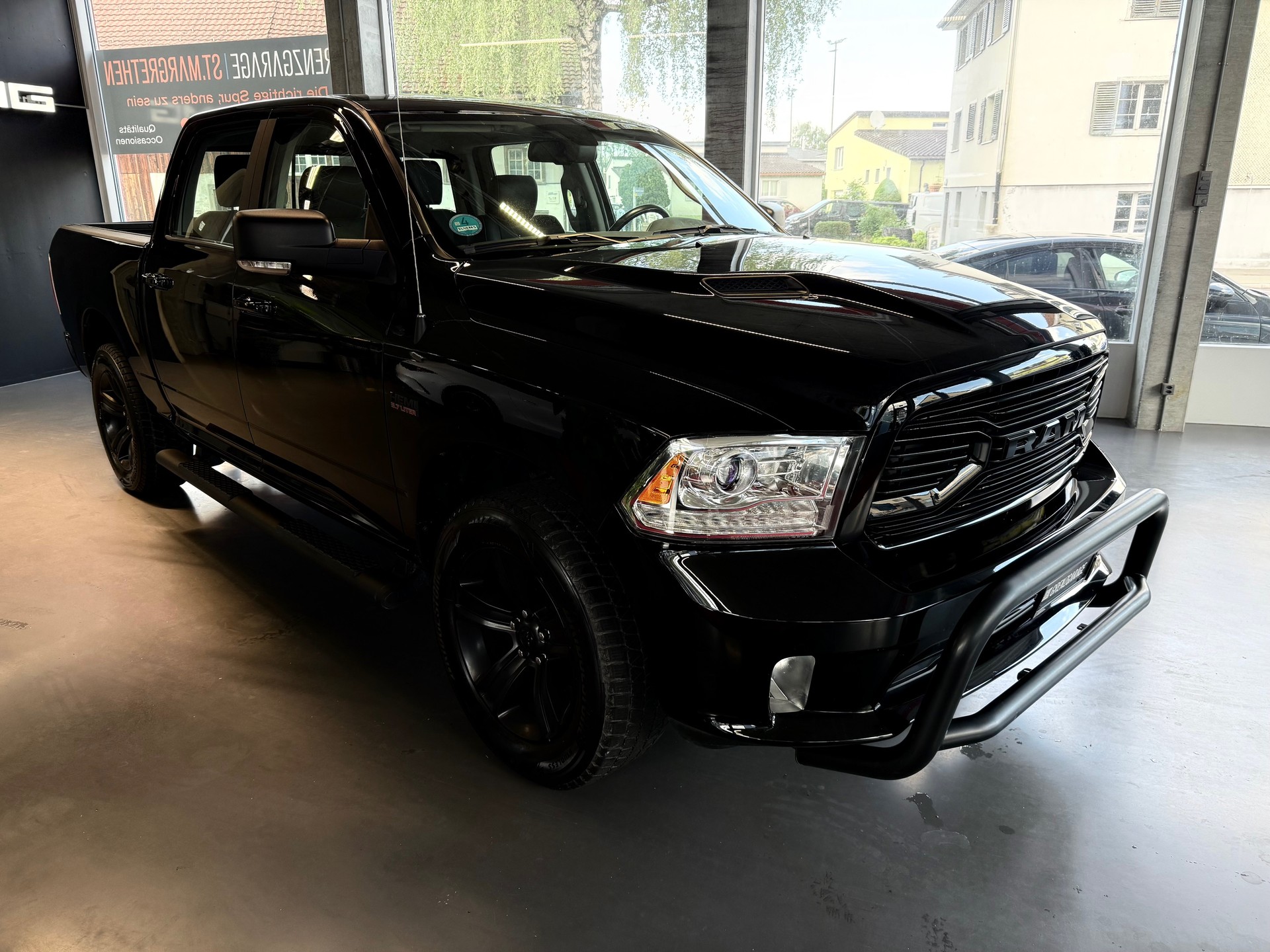 DODGE 1500 CREW CAB ** HEMI 5.7L **-showroom-element-2