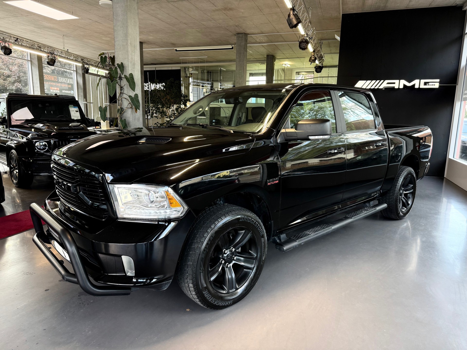 DODGE 1500 CREW CAB ** HEMI 5.7L **