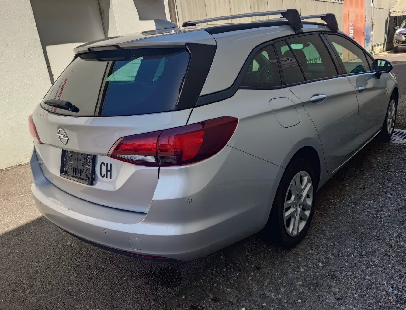 OPEL Astra Sports Tourer 1.4iTurbo 120 Years Edition-image-3