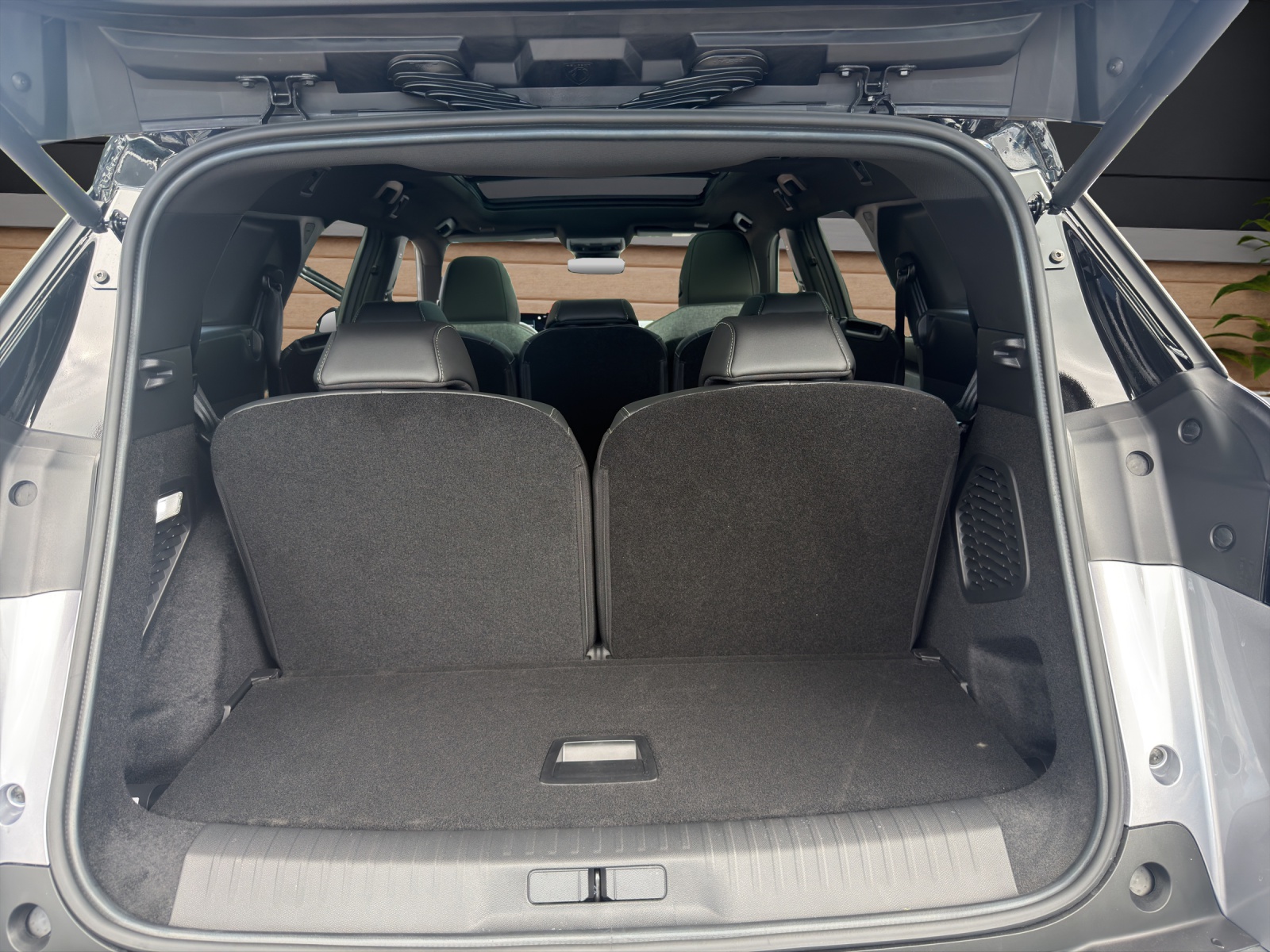 PEUGEOT 5008 NEW 1.6 PHEV 225 GT-image-8