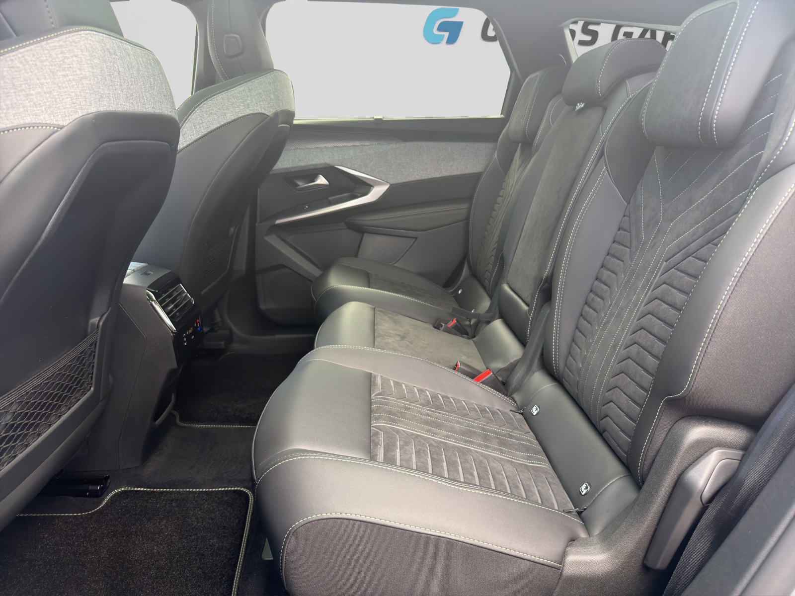PEUGEOT 5008 NEW 1.6 PHEV 225 GT-image-7