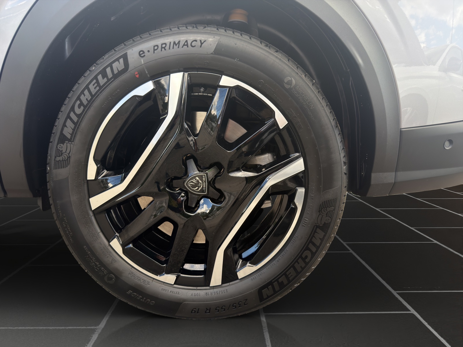 PEUGEOT 5008 NEW 1.6 PHEV 225 GT-image-9