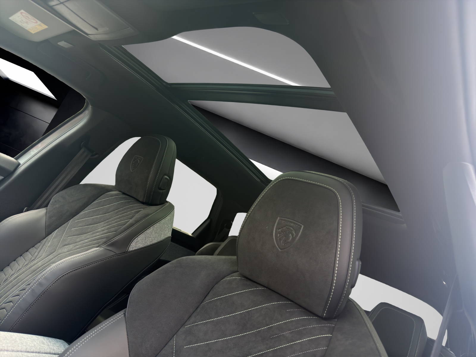 PEUGEOT 5008 NEW 1.6 PHEV 225 GT-image-14
