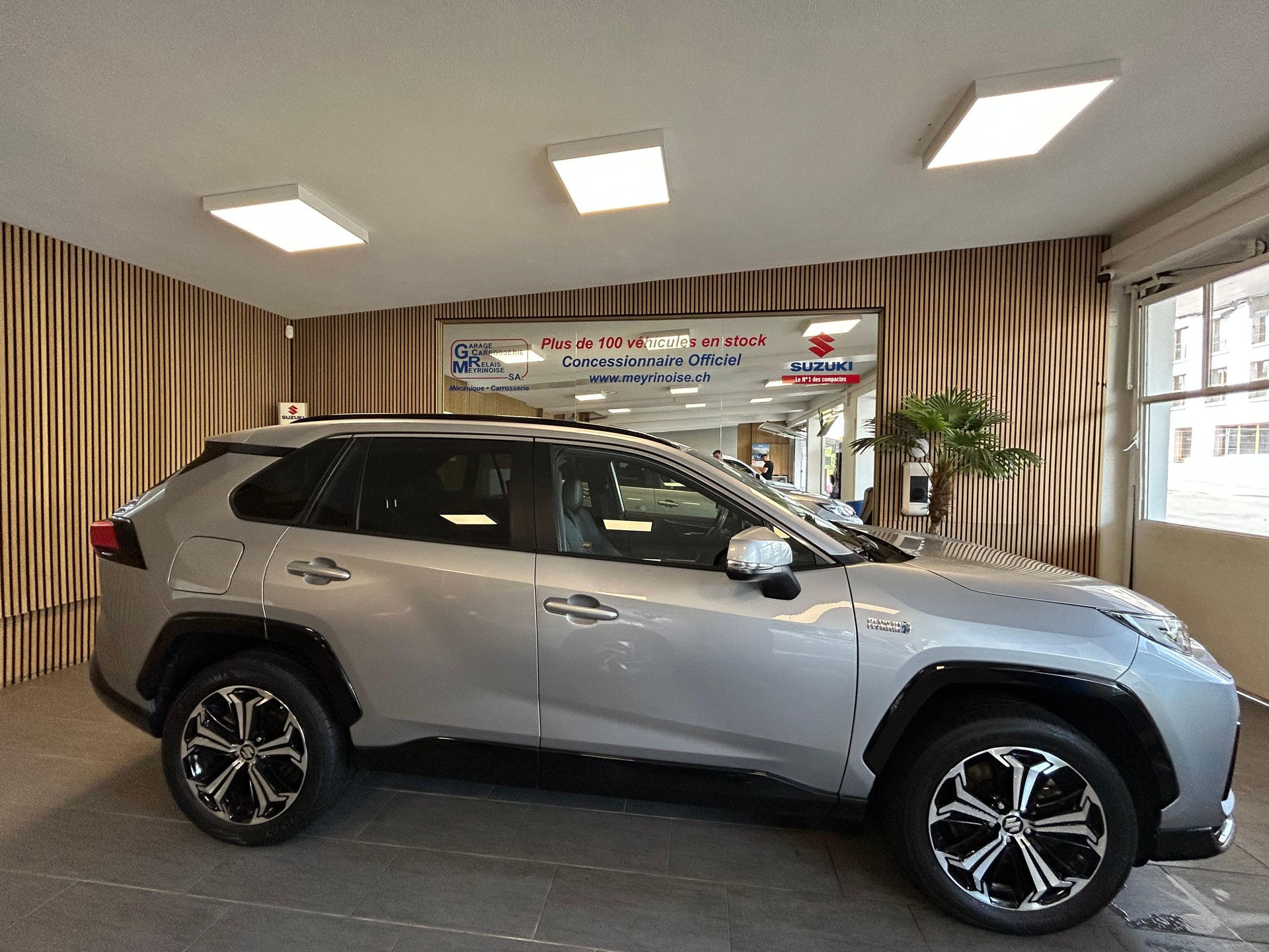 SUZUKI Across 2.5 PHEV Compact Top 4x4
