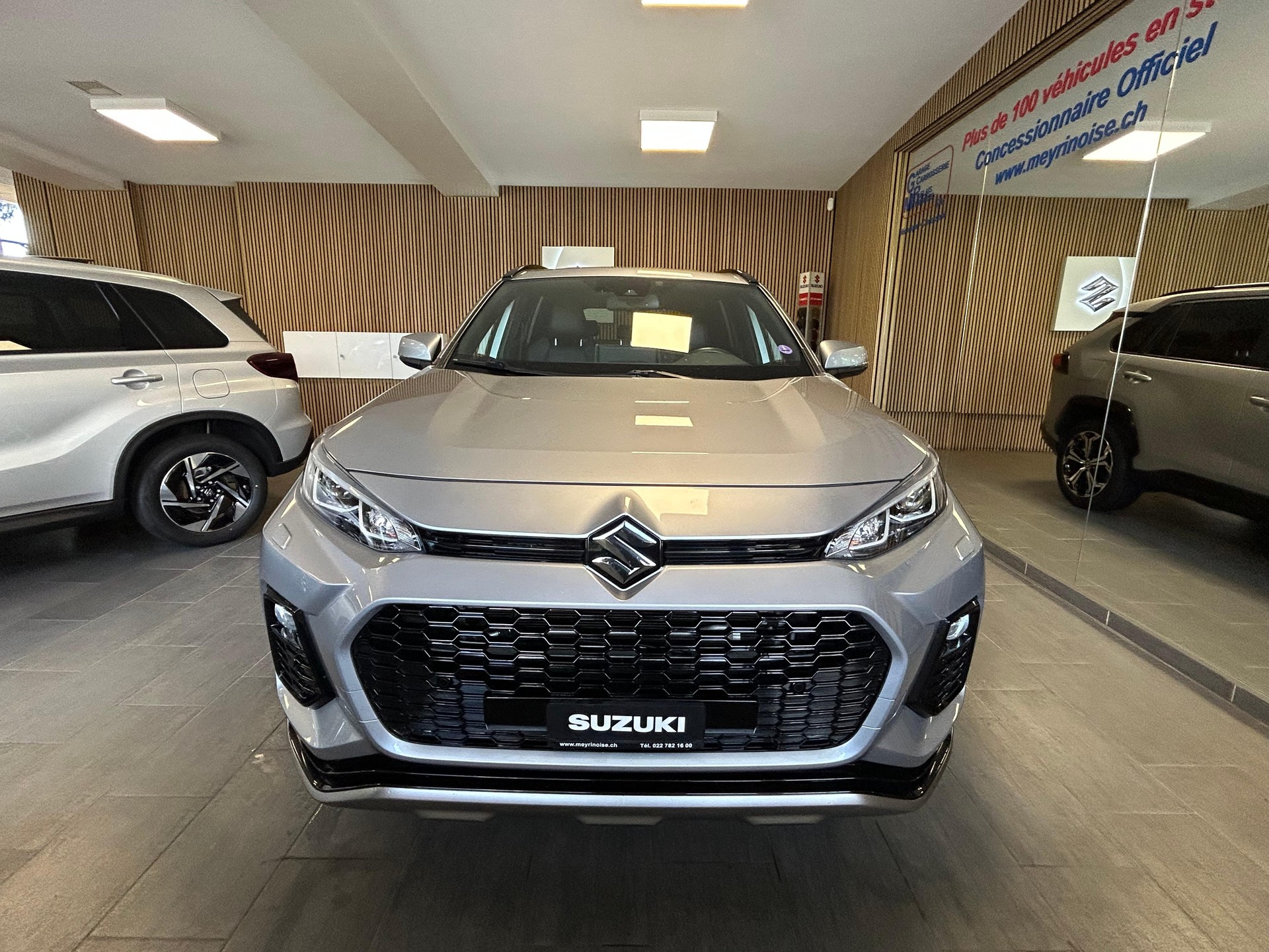 SUZUKI Across 2.5 PHEV Compact Top 4x4-showroom-element-2