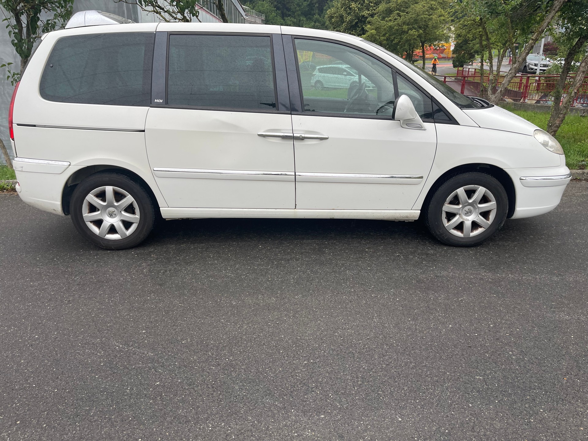 PEUGEOT 807 2.0 16V HDi Family-image-4