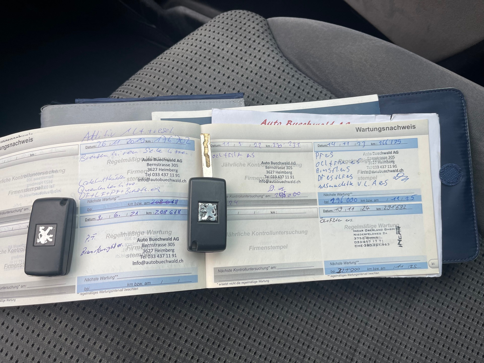PEUGEOT 807 2.0 16V HDi Family-image-12