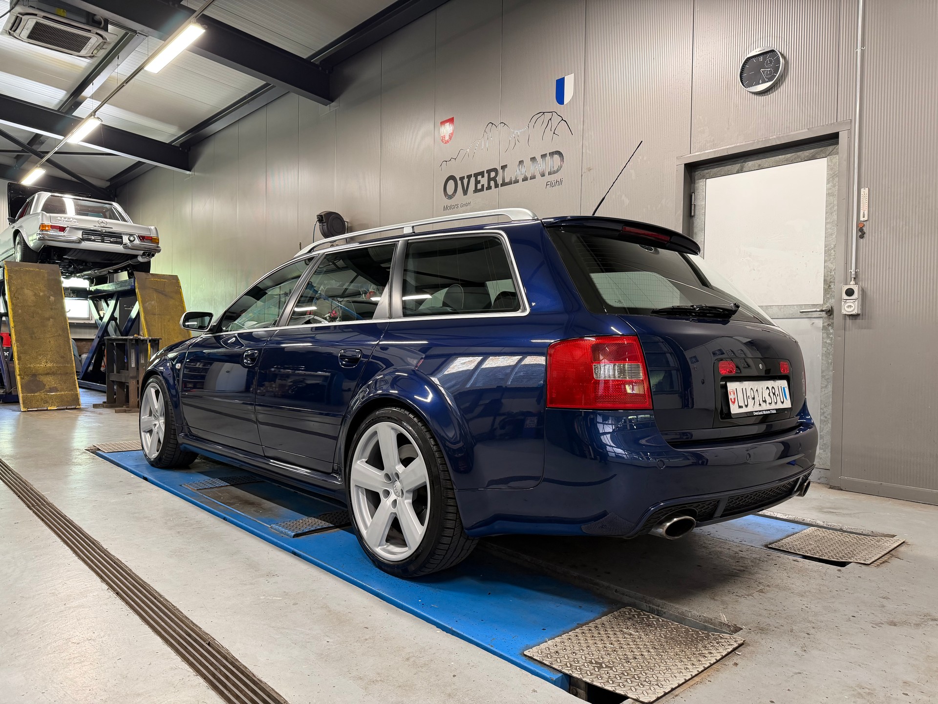 AUDI RS6 Avant quattro tiptronic-showroom-element-2