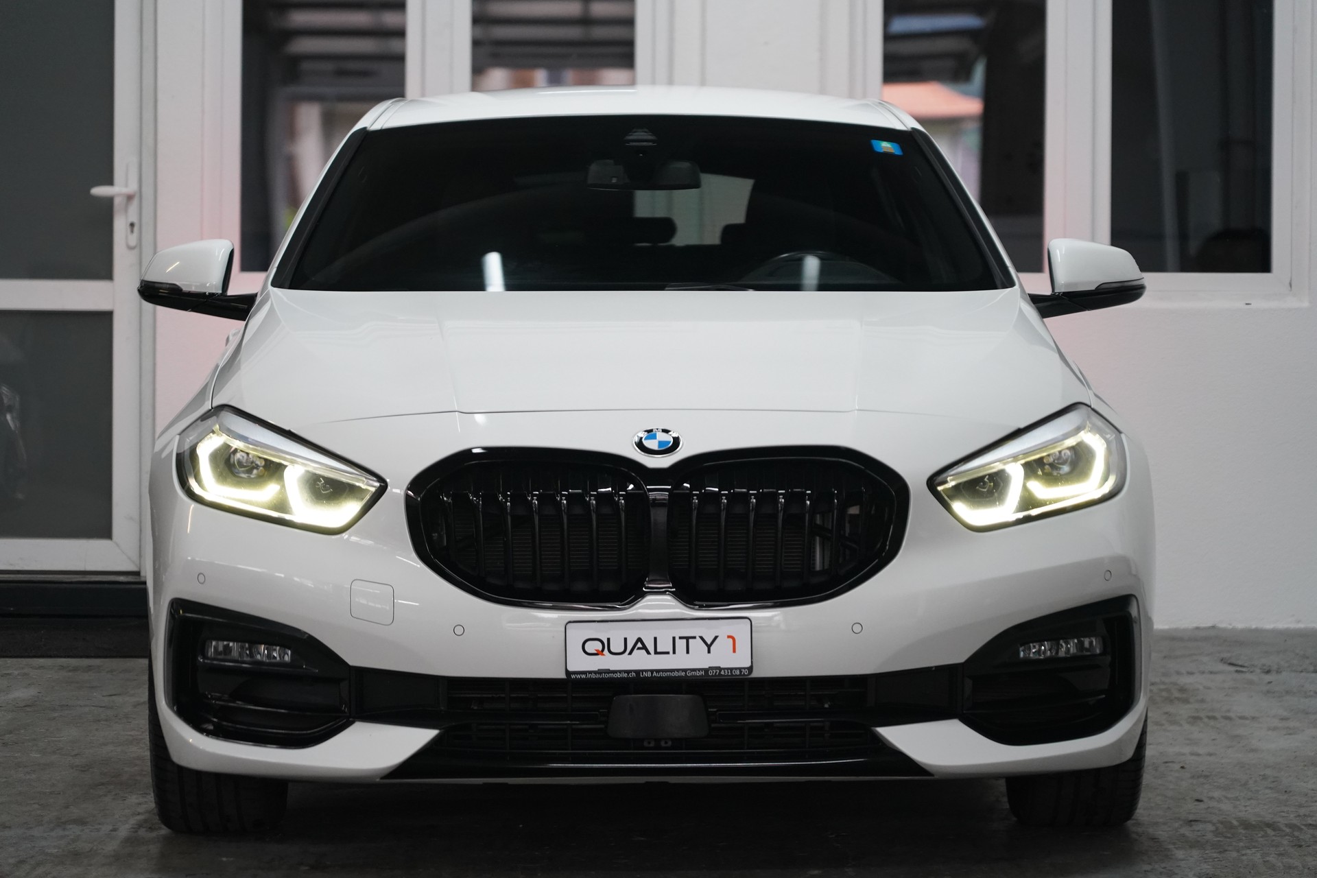 BMW 118i Steptronic Sport Line-showroom-element-2