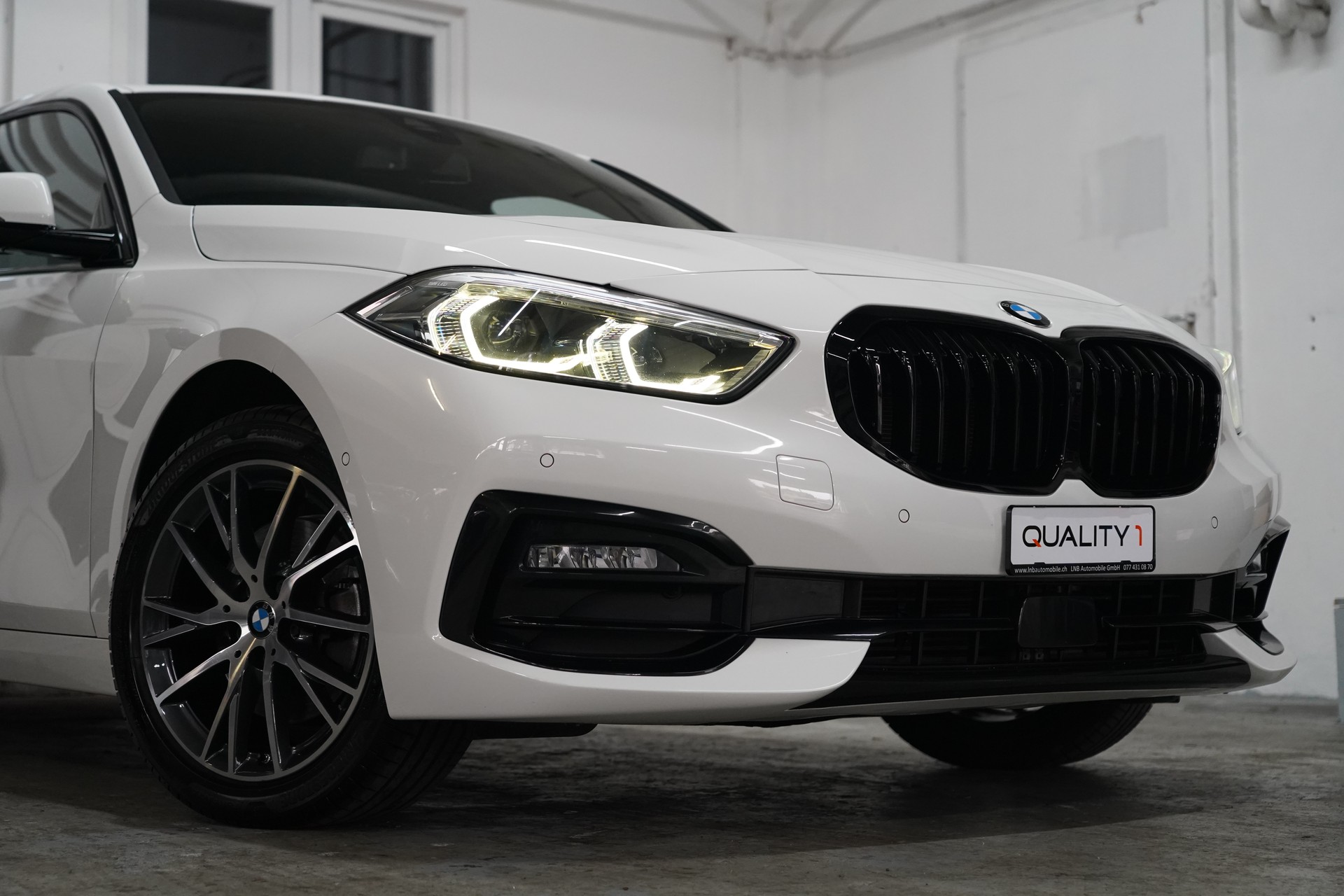 BMW 118i Steptronic Sport Line-showroom-element-1