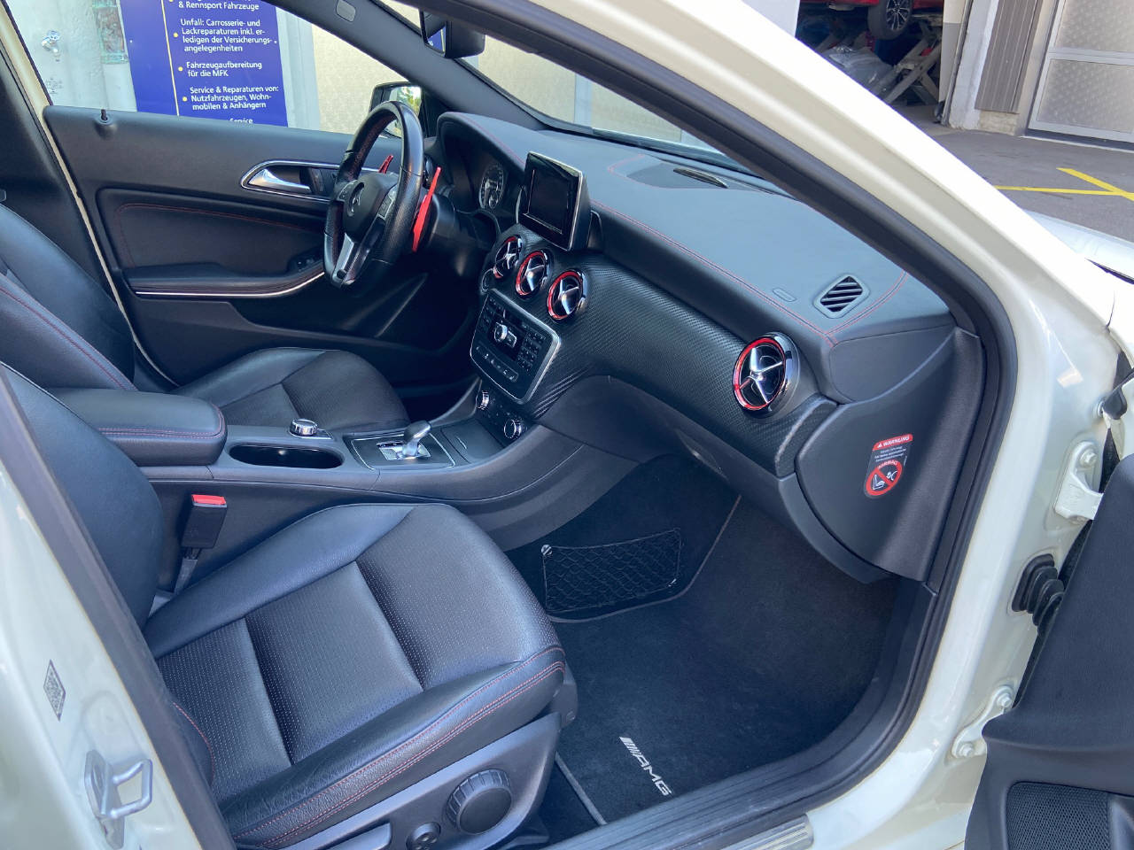 MERCEDES-BENZ A 45 AMG 4m-image-11