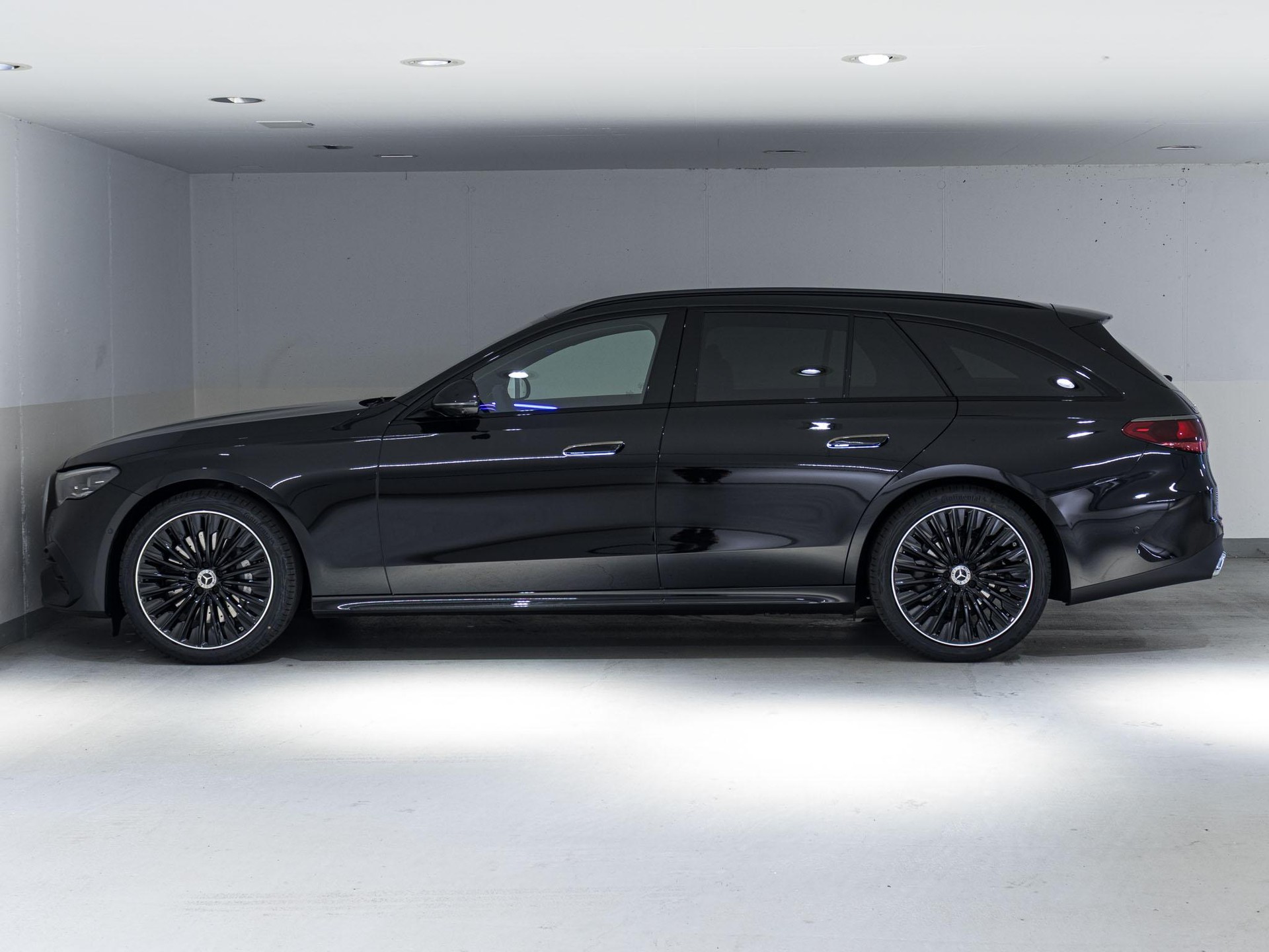 MERCEDES-BENZ E 220 d 4MATIC T-Modell "Swiss Star"-image-4