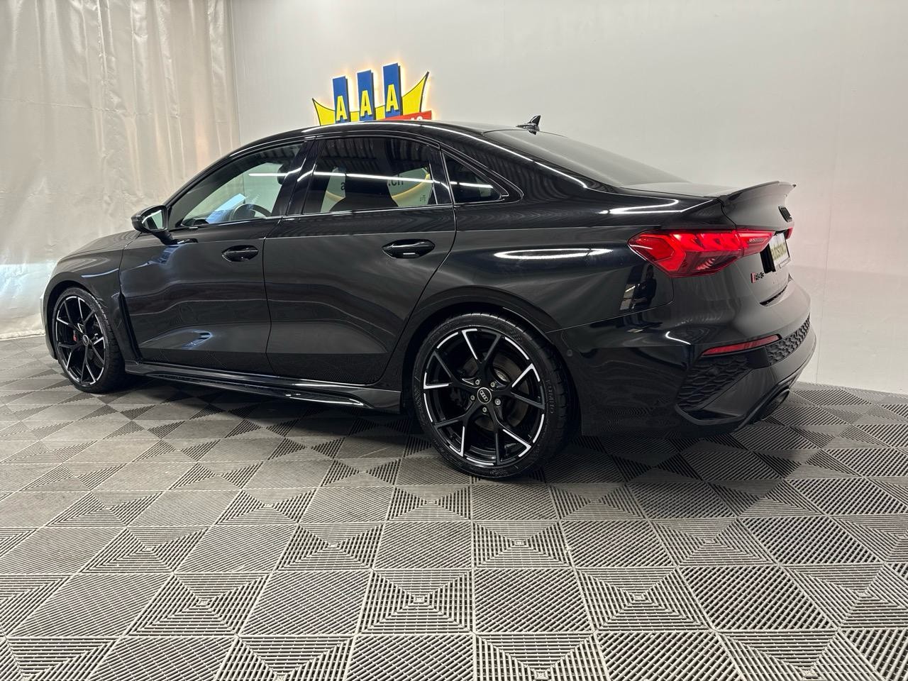 AUDI RS3 Limousine 2.5 TSI quattro S-tronic-showroom-element-1