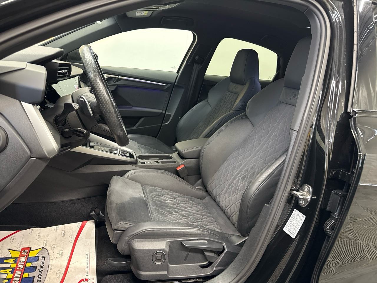 AUDI RS3 Limousine 2.5 TSI quattro S-tronic-showroom-element-3