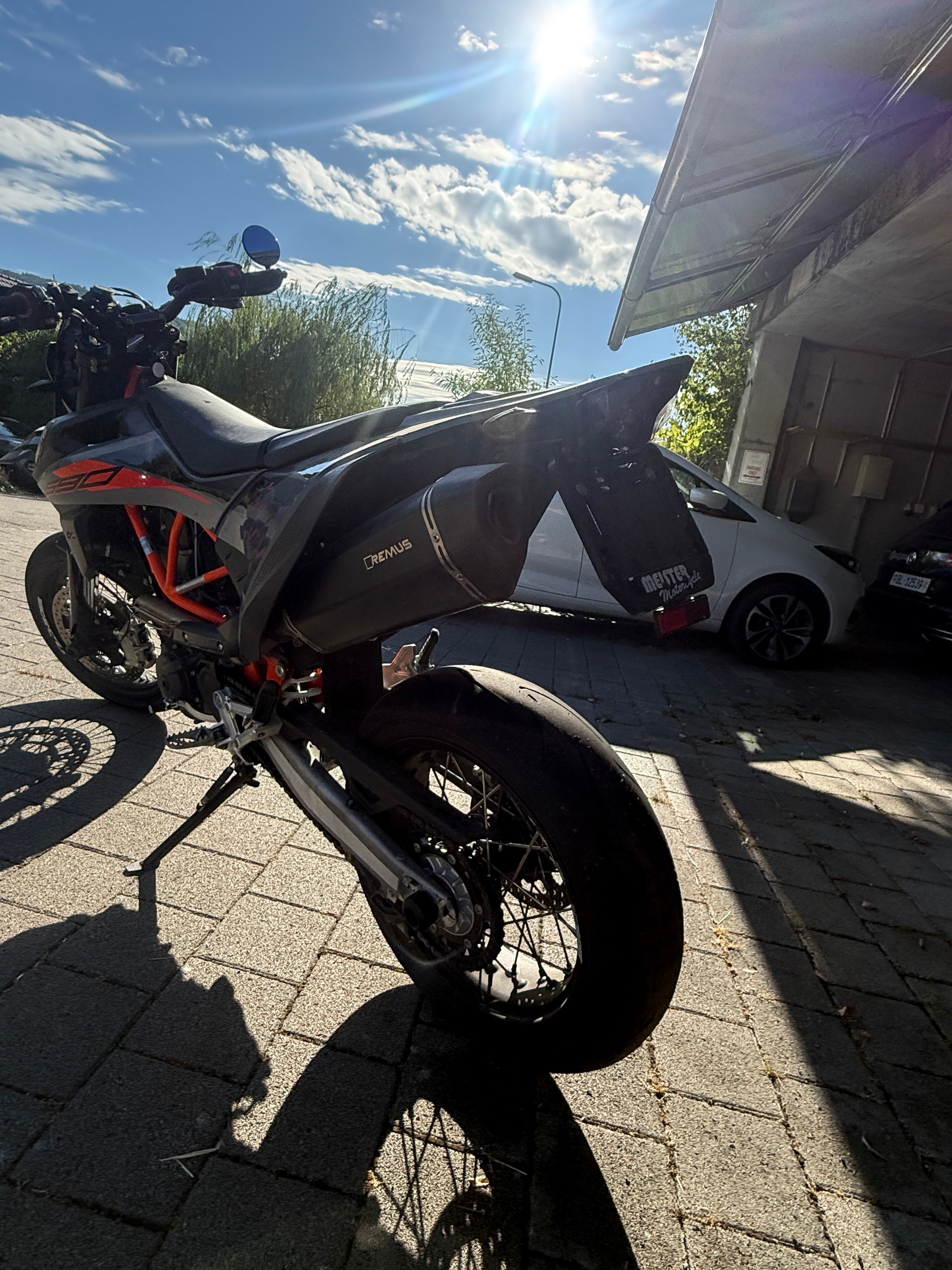 KTM 690 SMC R ABS-image-8