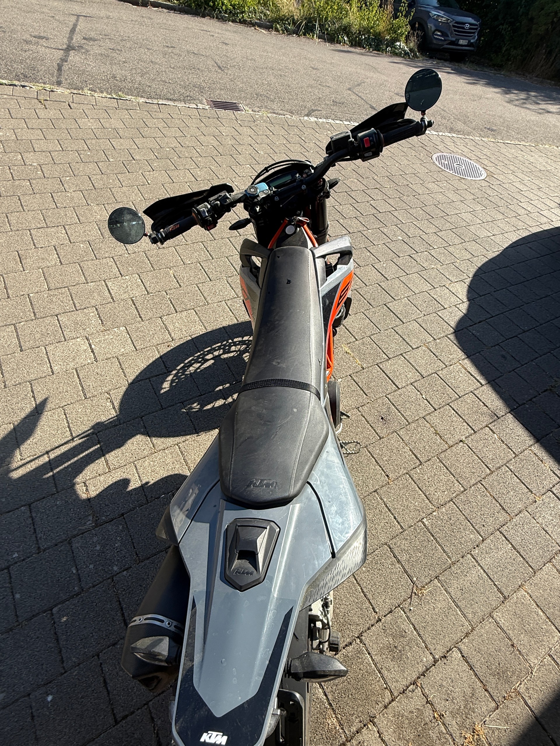 KTM 690 SMC R ABS-image-9